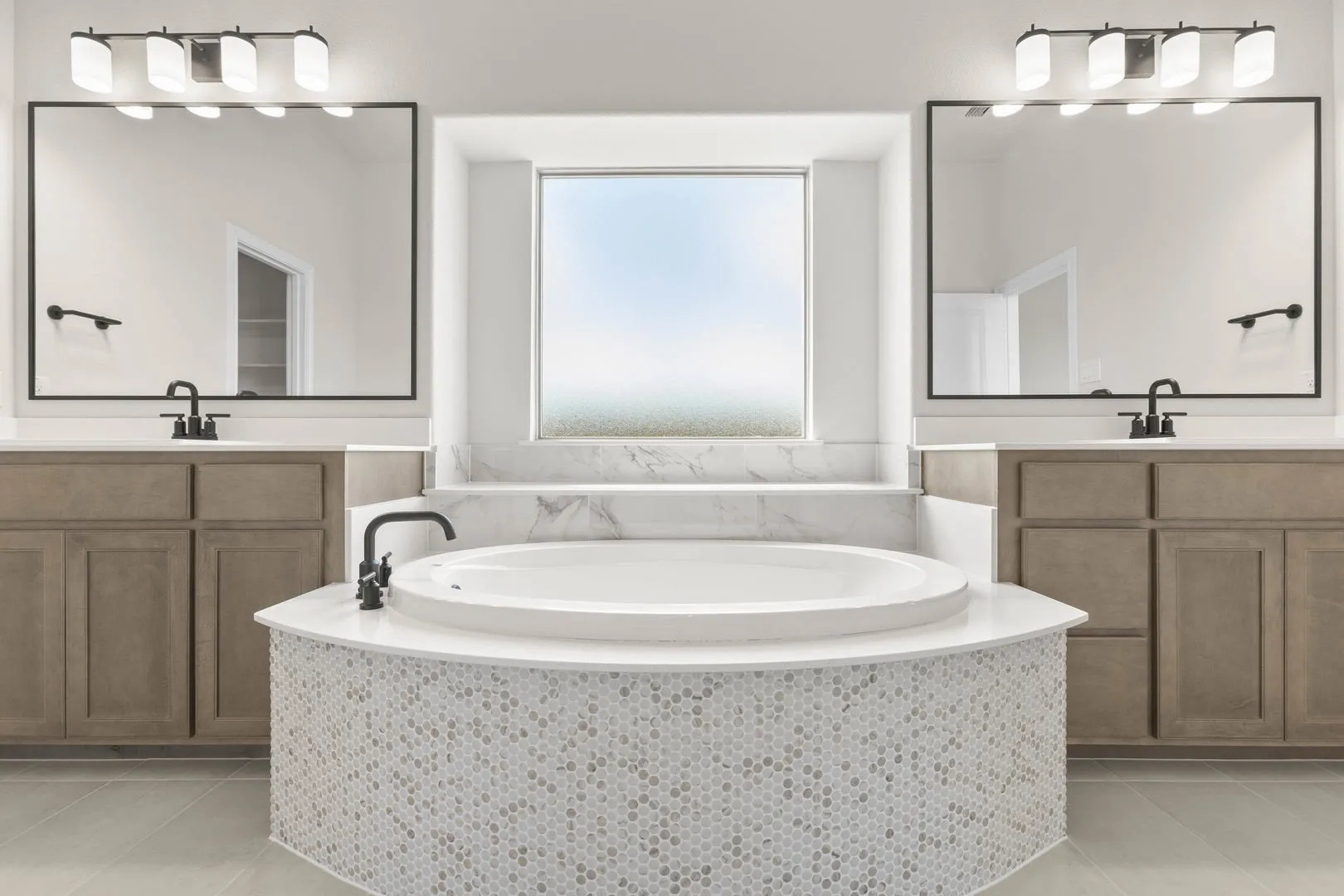DFW-Coyote Crossing-Concept 2622-112 Golden Jackal Court-Primary Suite-Risewell Homes-6