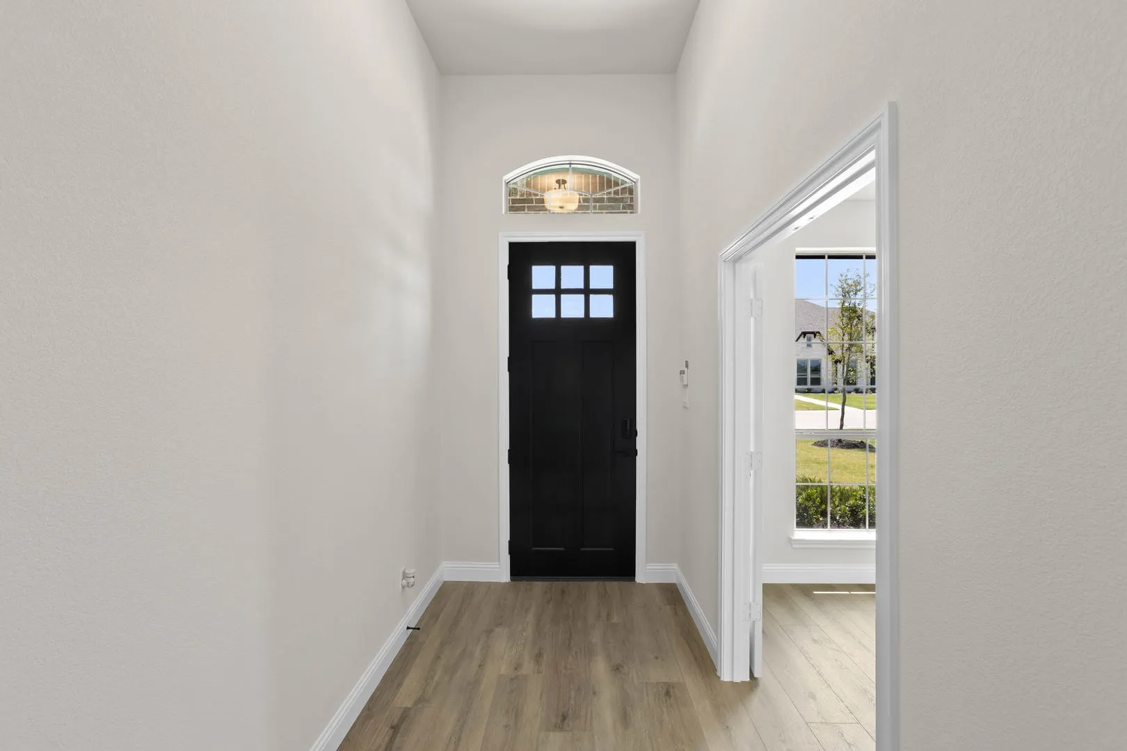 DFW-Coyote Crossing-Concept 2622-112 Golden Jackal Court-Entry-Risewell Homes-1