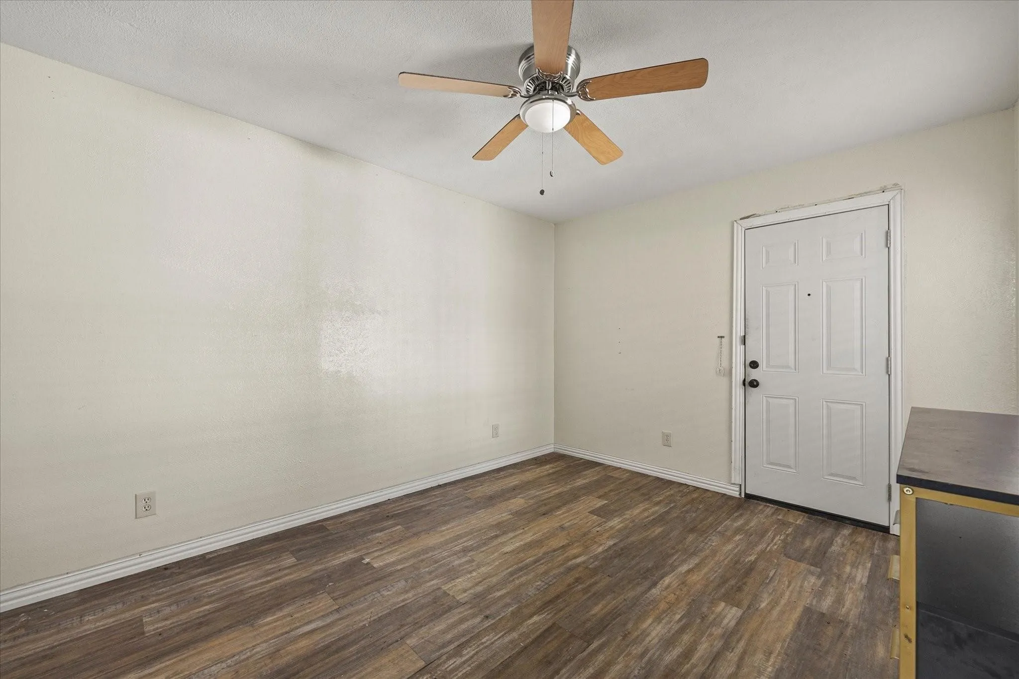 Townhouse For Rent in Dallas County , 2504 Brook Hollow Court, Mesquite, Texas 75150, 3 Bedroom, 2 Bathroom, 1 Garage spaces, 1,498 Sqft, built in 1983, mls#21331795, Real Estate Agent in Mesquite, Homes For Rent in Dallas county, Homes For Rent in Mesquite, Realtor in Mesquite Texas, Real Estate Brokerage Independent Realty Texas, Luminita Cordes Realtor