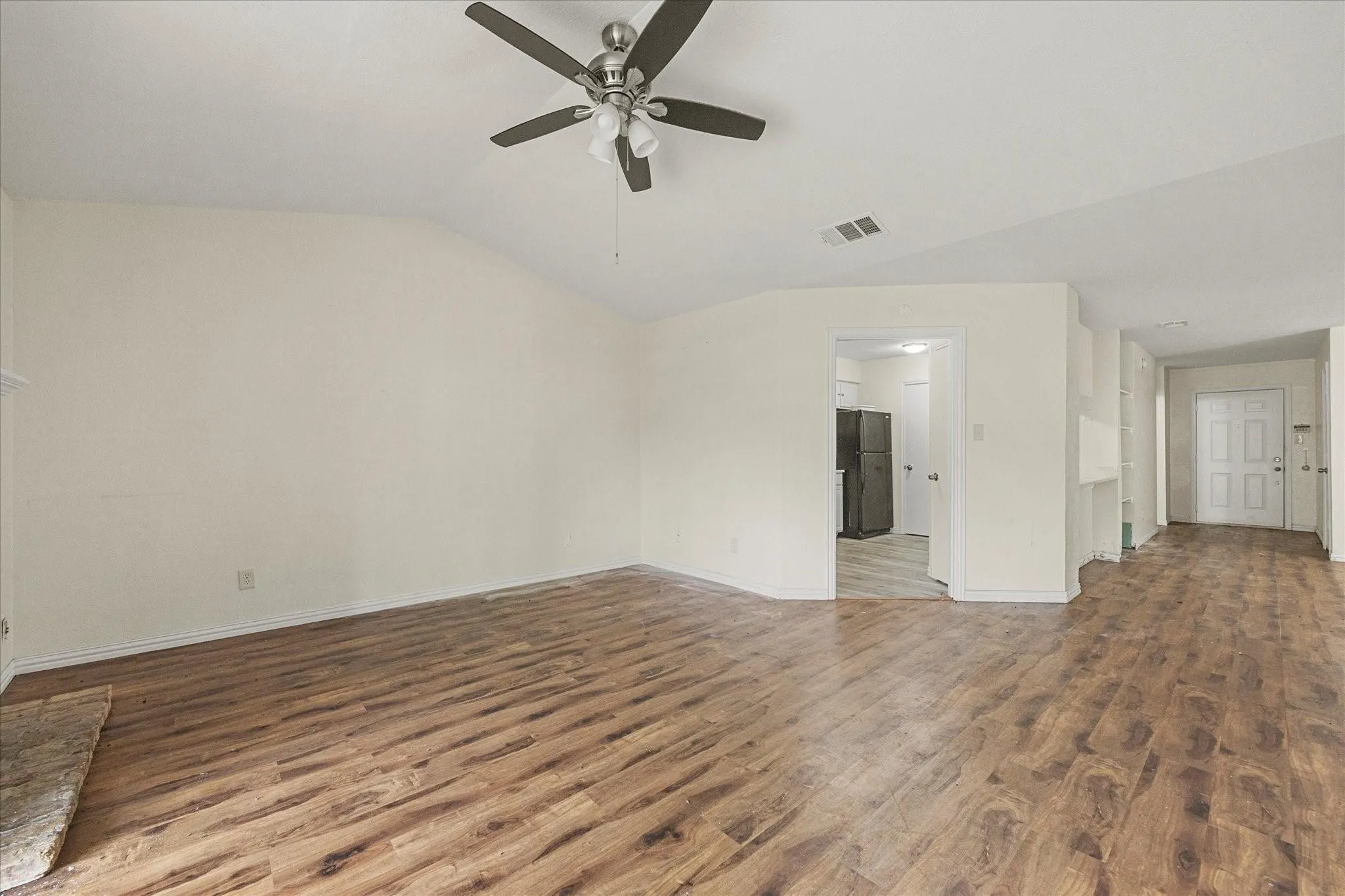 Townhouse For Rent in Dallas County , 2504 Brook Hollow Court, Mesquite, Texas 75150, 3 Bedroom, 2 Bathroom, 1 Garage spaces, 1,498 Sqft, built in 1983, mls#21331795, Real Estate Agent in Mesquite, Homes For Rent in Dallas county, Homes For Rent in Mesquite, Realtor in Mesquite Texas, Real Estate Brokerage Independent Realty Texas, Luminita Cordes Realtor