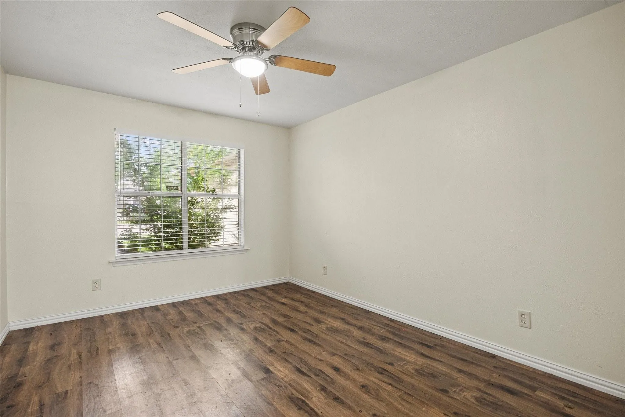 Townhouse For Rent in Dallas County , 2504 Brook Hollow Court, Mesquite, Texas 75150, 3 Bedroom, 2 Bathroom, 1 Garage spaces, 1,498 Sqft, built in 1983, mls#21331795, Real Estate Agent in Mesquite, Homes For Rent in Dallas county, Homes For Rent in Mesquite, Realtor in Mesquite Texas, Real Estate Brokerage Independent Realty Texas, Luminita Cordes Realtor