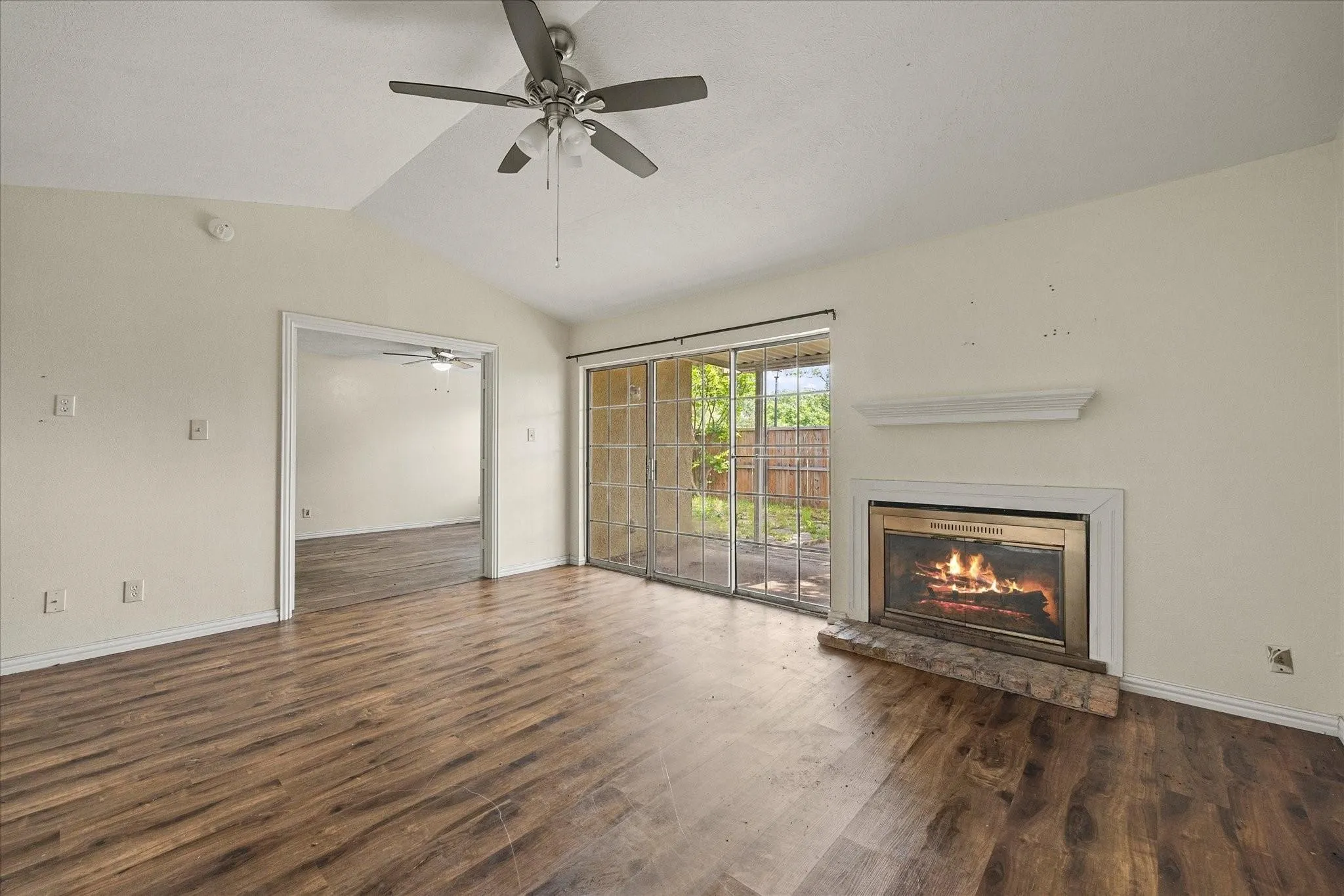 Townhouse For Rent in Dallas County , 2504 Brook Hollow Court, Mesquite, Texas 75150, 3 Bedroom, 2 Bathroom, 1 Garage spaces, 1,498 Sqft, built in 1983, mls#21331795, Real Estate Agent in Mesquite, Homes For Rent in Dallas county, Homes For Rent in Mesquite, Realtor in Mesquite Texas, Real Estate Brokerage Independent Realty Texas, Luminita Cordes Realtor