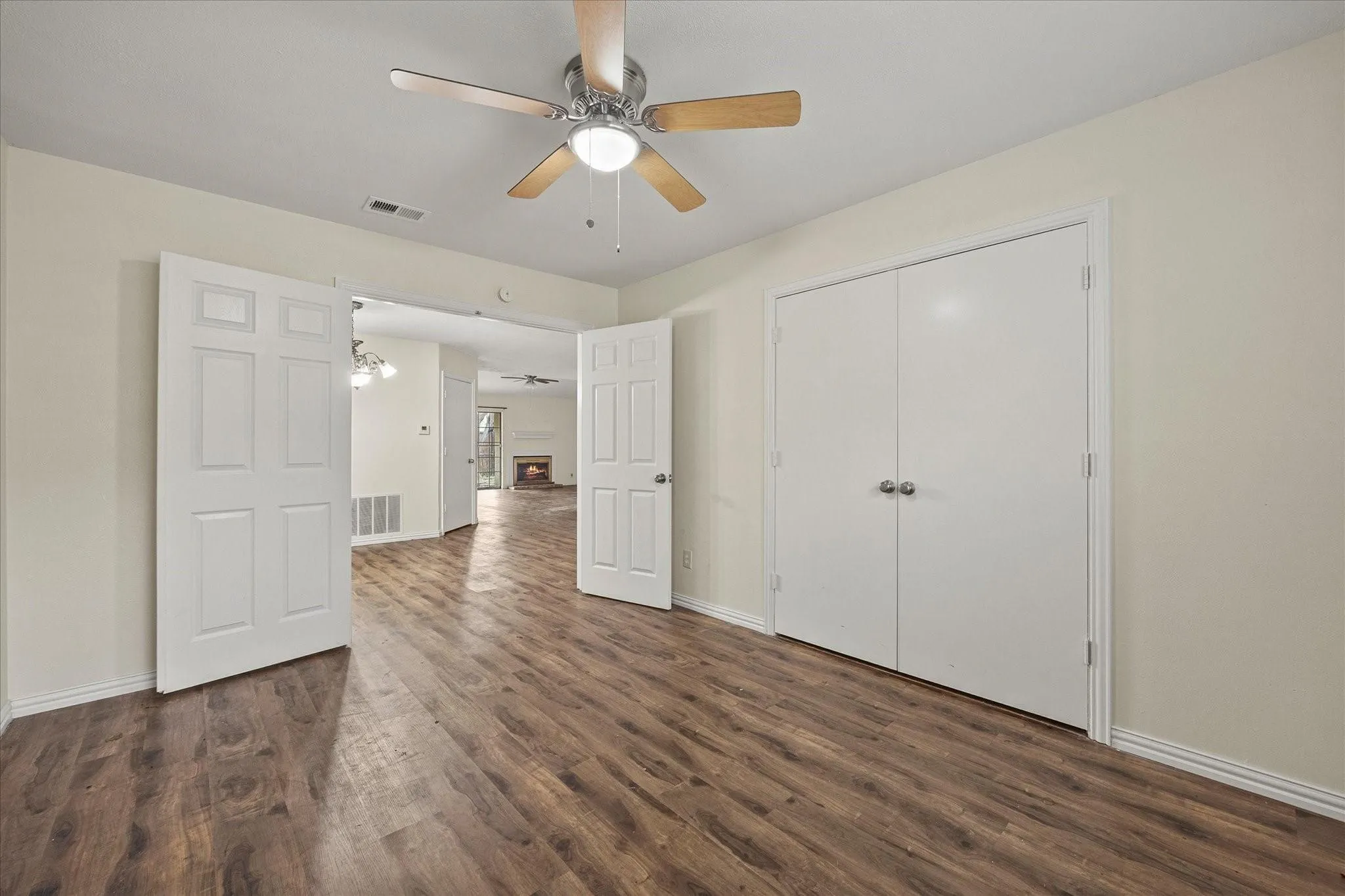 Townhouse For Rent in Dallas County , 2504 Brook Hollow Court, Mesquite, Texas 75150, 3 Bedroom, 2 Bathroom, 1 Garage spaces, 1,498 Sqft, built in 1983, mls#21331795, Real Estate Agent in Mesquite, Homes For Rent in Dallas county, Homes For Rent in Mesquite, Realtor in Mesquite Texas, Real Estate Brokerage Independent Realty Texas, Luminita Cordes Realtor