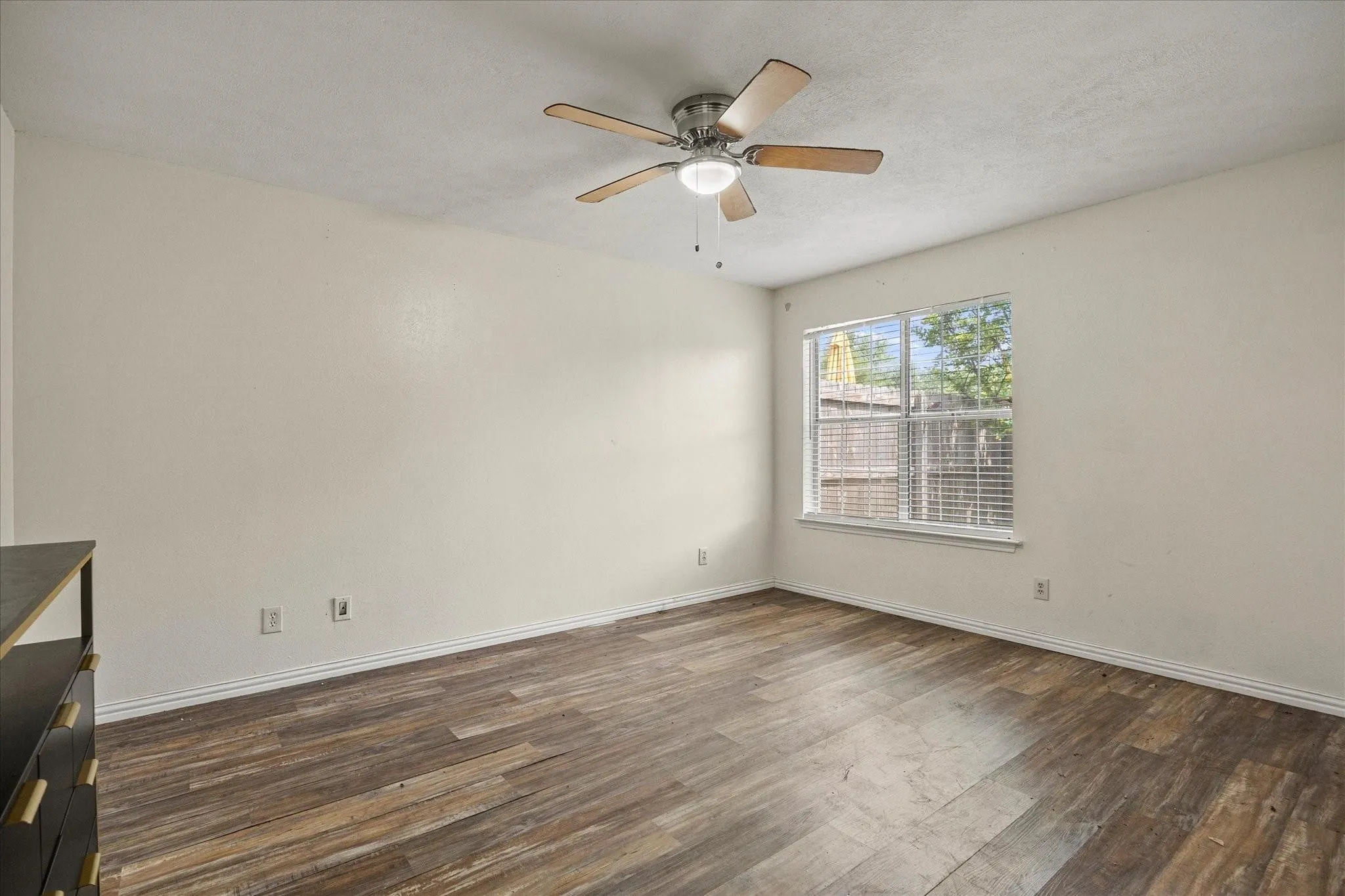 Townhouse For Rent in Dallas County , 2504 Brook Hollow Court, Mesquite, Texas 75150, 3 Bedroom, 2 Bathroom, 1 Garage spaces, 1,498 Sqft, built in 1983, mls#21331795, Real Estate Agent in Mesquite, Homes For Rent in Dallas county, Homes For Rent in Mesquite, Realtor in Mesquite Texas, Real Estate Brokerage Independent Realty Texas, Luminita Cordes Realtor