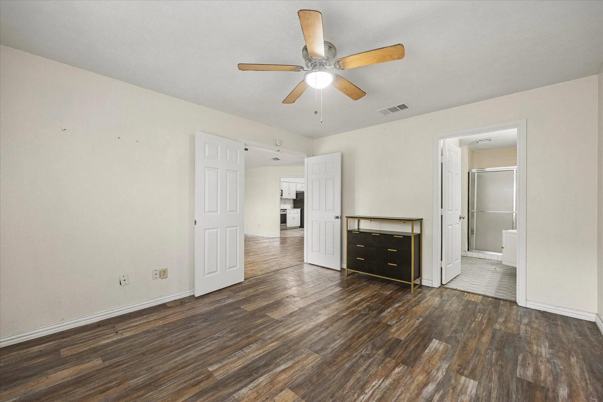 Townhouse For Rent in Dallas County , 2504 Brook Hollow Court, Mesquite, Texas 75150, 3 Bedroom, 2 Bathroom, 1 Garage spaces, 1,498 Sqft, built in 1983, mls#21331795, Real Estate Agent in Mesquite, Homes For Rent in Dallas county, Homes For Rent in Mesquite, Realtor in Mesquite Texas, Real Estate Brokerage Independent Realty Texas, Luminita Cordes Realtor