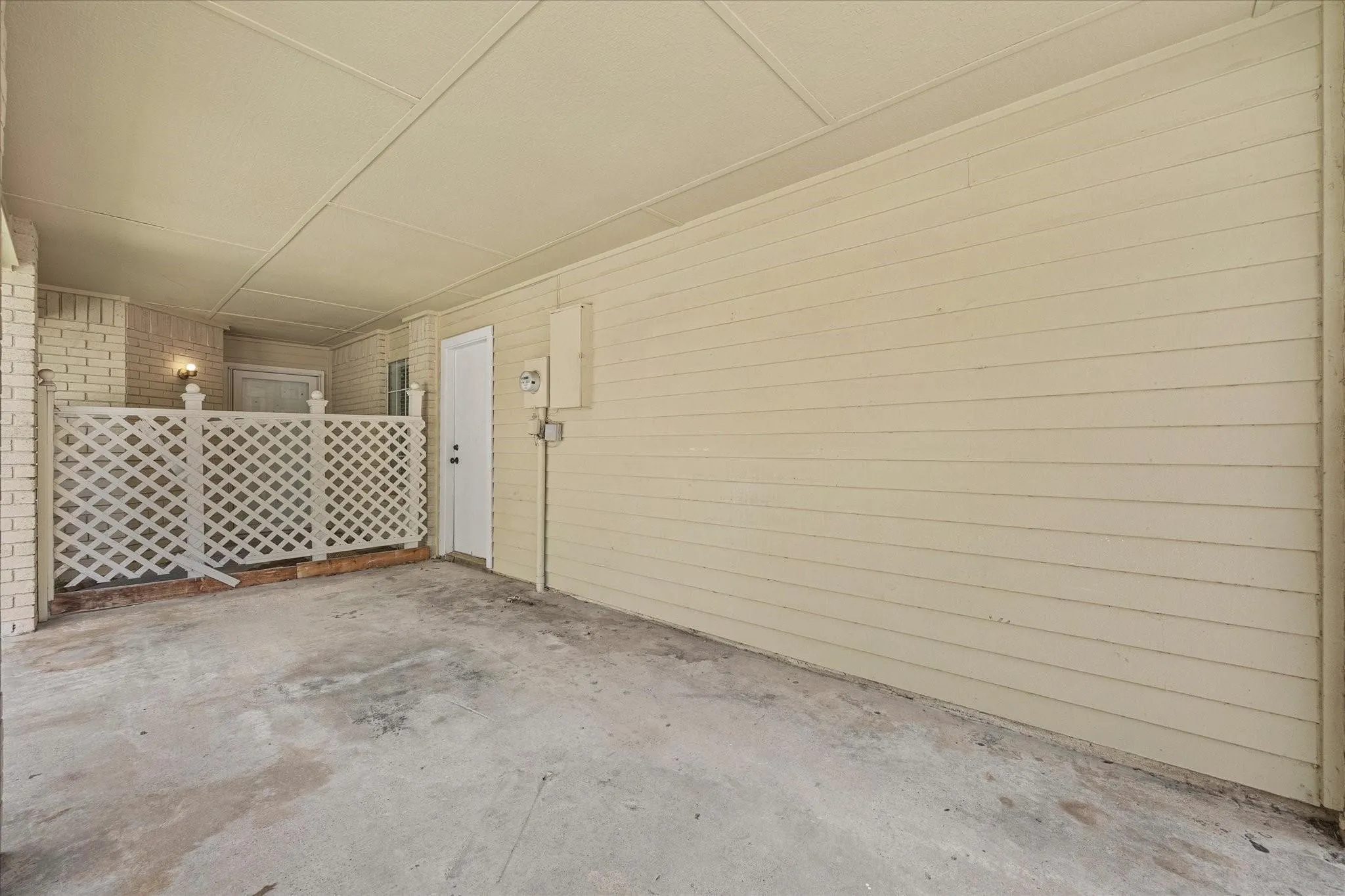 Townhouse For Rent in Dallas County , 2504 Brook Hollow Court, Mesquite, Texas 75150, 3 Bedroom, 2 Bathroom, 1 Garage spaces, 1,498 Sqft, built in 1983, mls#21331795, Real Estate Agent in Mesquite, Homes For Rent in Dallas county, Homes For Rent in Mesquite, Realtor in Mesquite Texas, Real Estate Brokerage Independent Realty Texas, Luminita Cordes Realtor