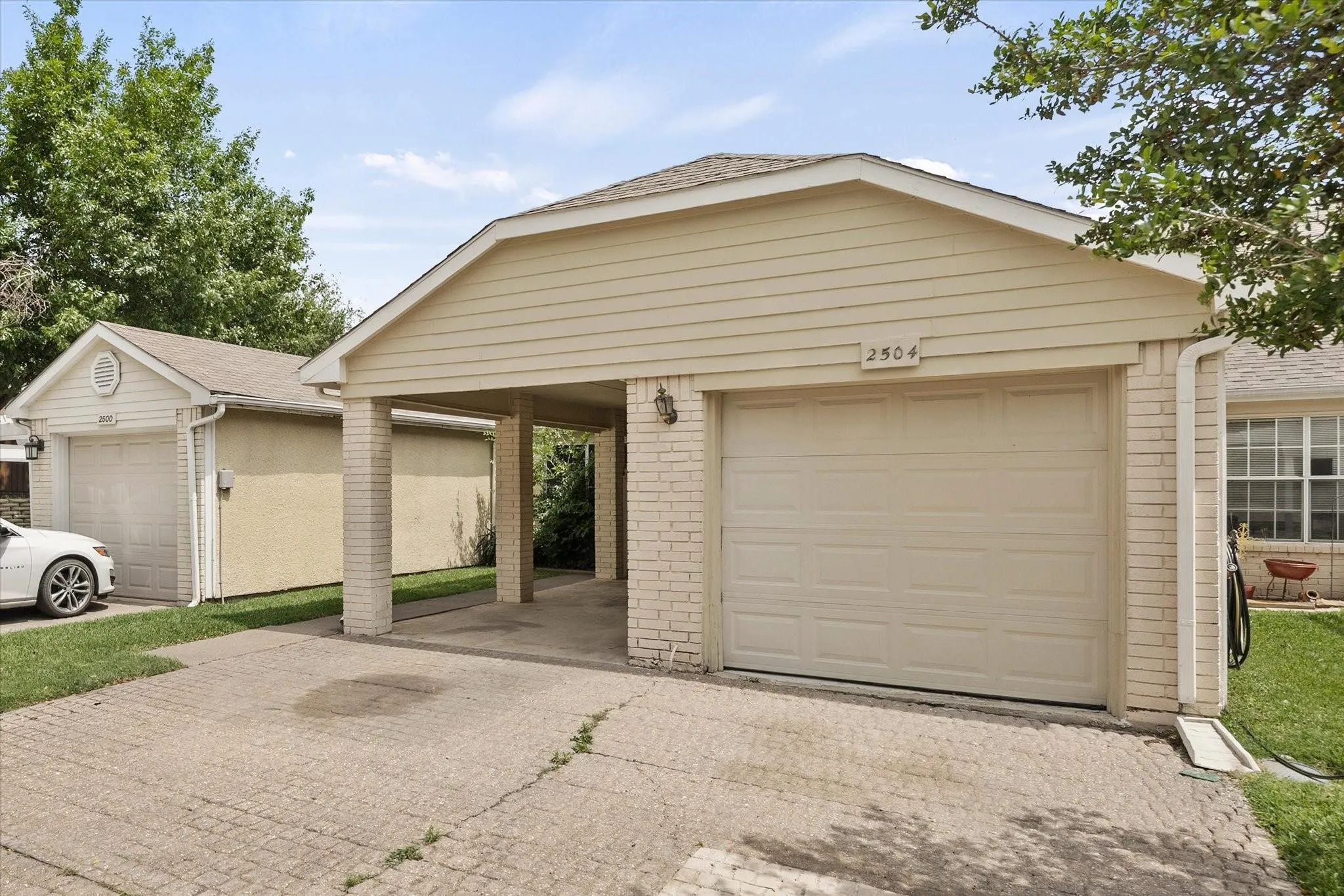 Townhouse For Rent in Dallas County , 2504 Brook Hollow Court, Mesquite, Texas 75150, 3 Bedroom, 2 Bathroom, 1 Garage spaces, 1,498 Sqft, built in 1983, mls#21331795, Real Estate Agent in Mesquite, Homes For Rent in Dallas county, Homes For Rent in Mesquite, Realtor in Mesquite Texas, Real Estate Brokerage Independent Realty Texas, Luminita Cordes Realtor
