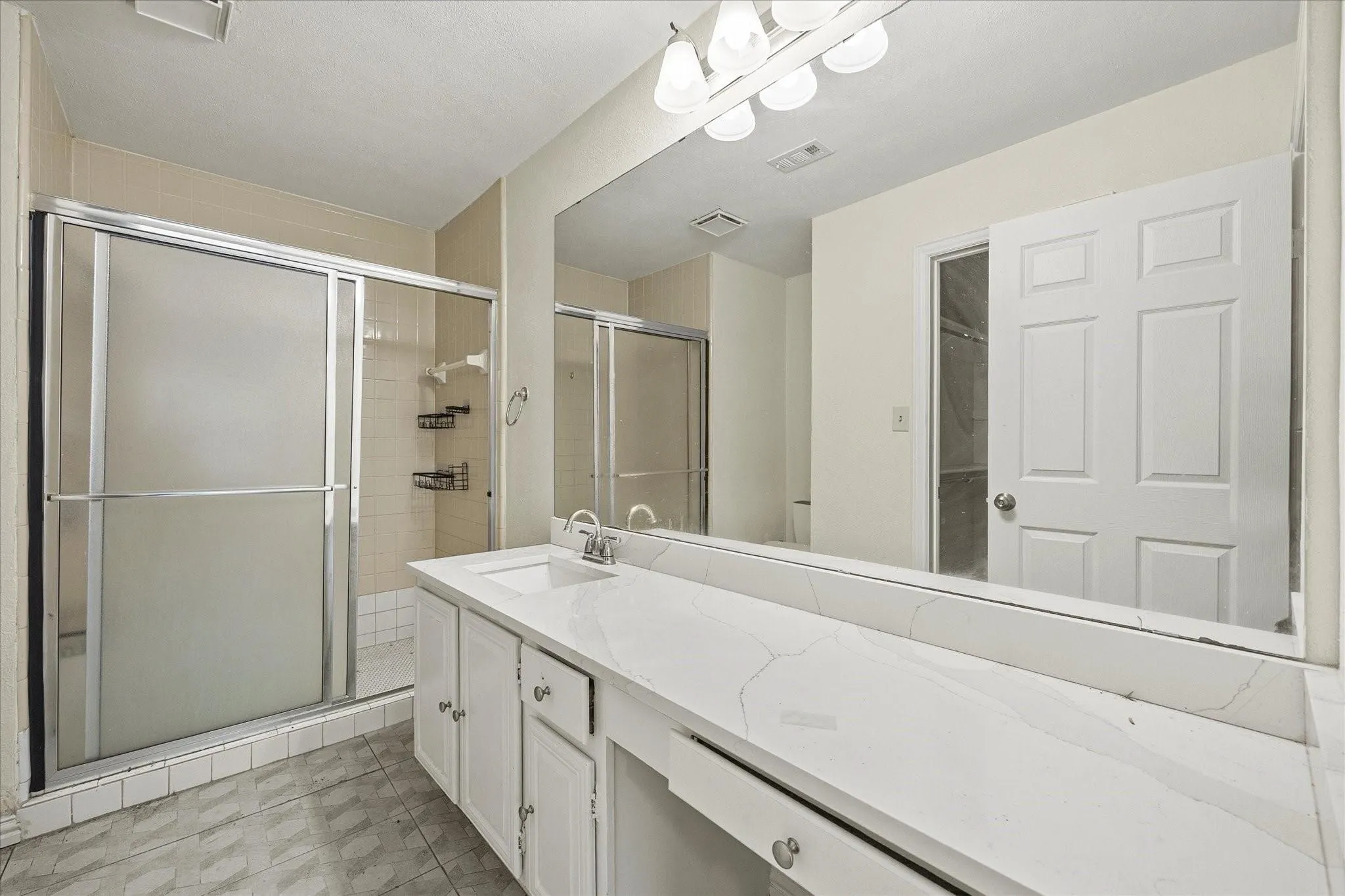 Townhouse For Rent in Dallas County , 2504 Brook Hollow Court, Mesquite, Texas 75150, 3 Bedroom, 2 Bathroom, 1 Garage spaces, 1,498 Sqft, built in 1983, mls#21331795, Real Estate Agent in Mesquite, Homes For Rent in Dallas county, Homes For Rent in Mesquite, Realtor in Mesquite Texas, Real Estate Brokerage Independent Realty Texas, Luminita Cordes Realtor