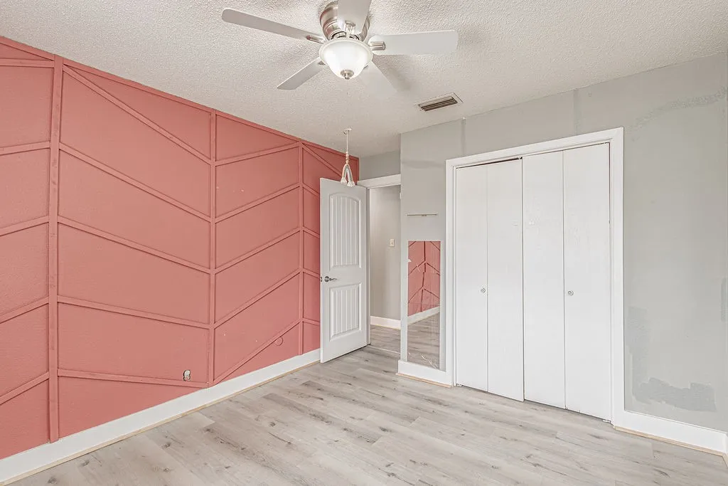 Single Family Residence For Sale in Kaufman County , 1409 Crestview Drive, Kaufman, Texas 75142, 3 Bedroom, 2 Bathroom, Garage spaces, 1,488 Sqft, built in 1970, mls#21331385, Real Estate Agent in Kaufman, Homes For Sale in Kaufman county, Homes For Sale in Kaufman, Realtor in Kaufman Texas, Real Estate Brokerage Independent Realty Texas, Luminita Cordes Realtor