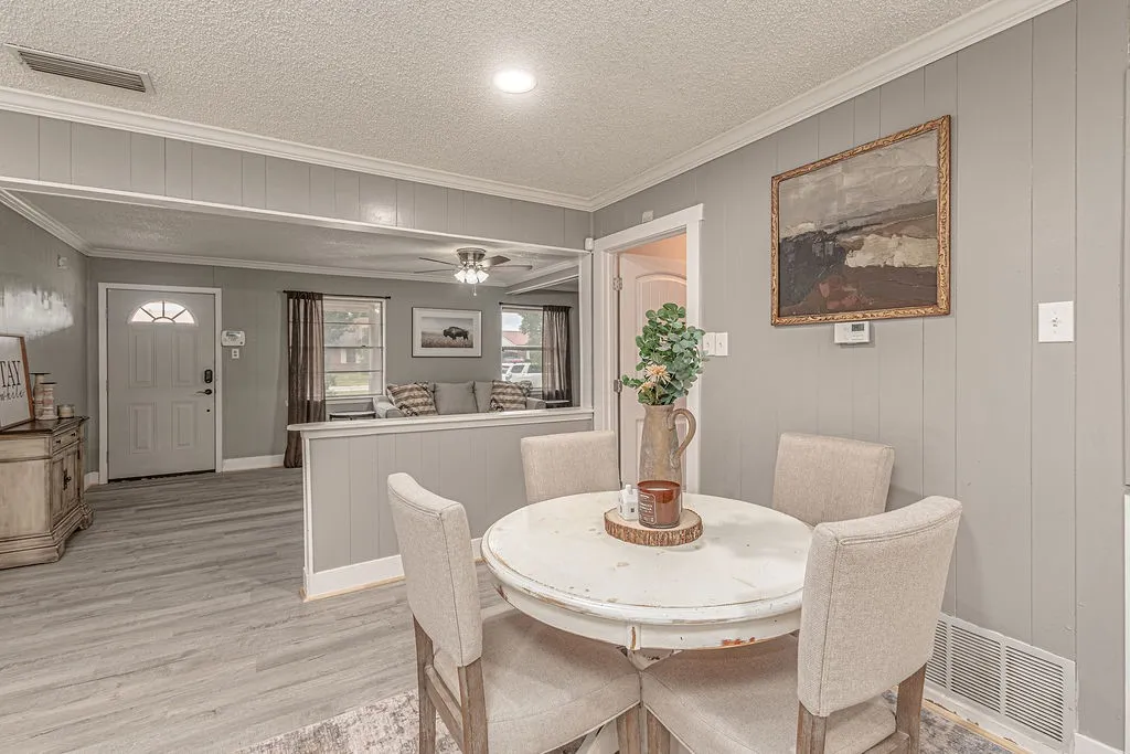 Single Family Residence For Sale in Kaufman County , 1409 Crestview Drive, Kaufman, Texas 75142, 3 Bedroom, 2 Bathroom, Garage spaces, 1,488 Sqft, built in 1970, mls#21331385, Real Estate Agent in Kaufman, Homes For Sale in Kaufman county, Homes For Sale in Kaufman, Realtor in Kaufman Texas, Real Estate Brokerage Independent Realty Texas, Luminita Cordes Realtor
