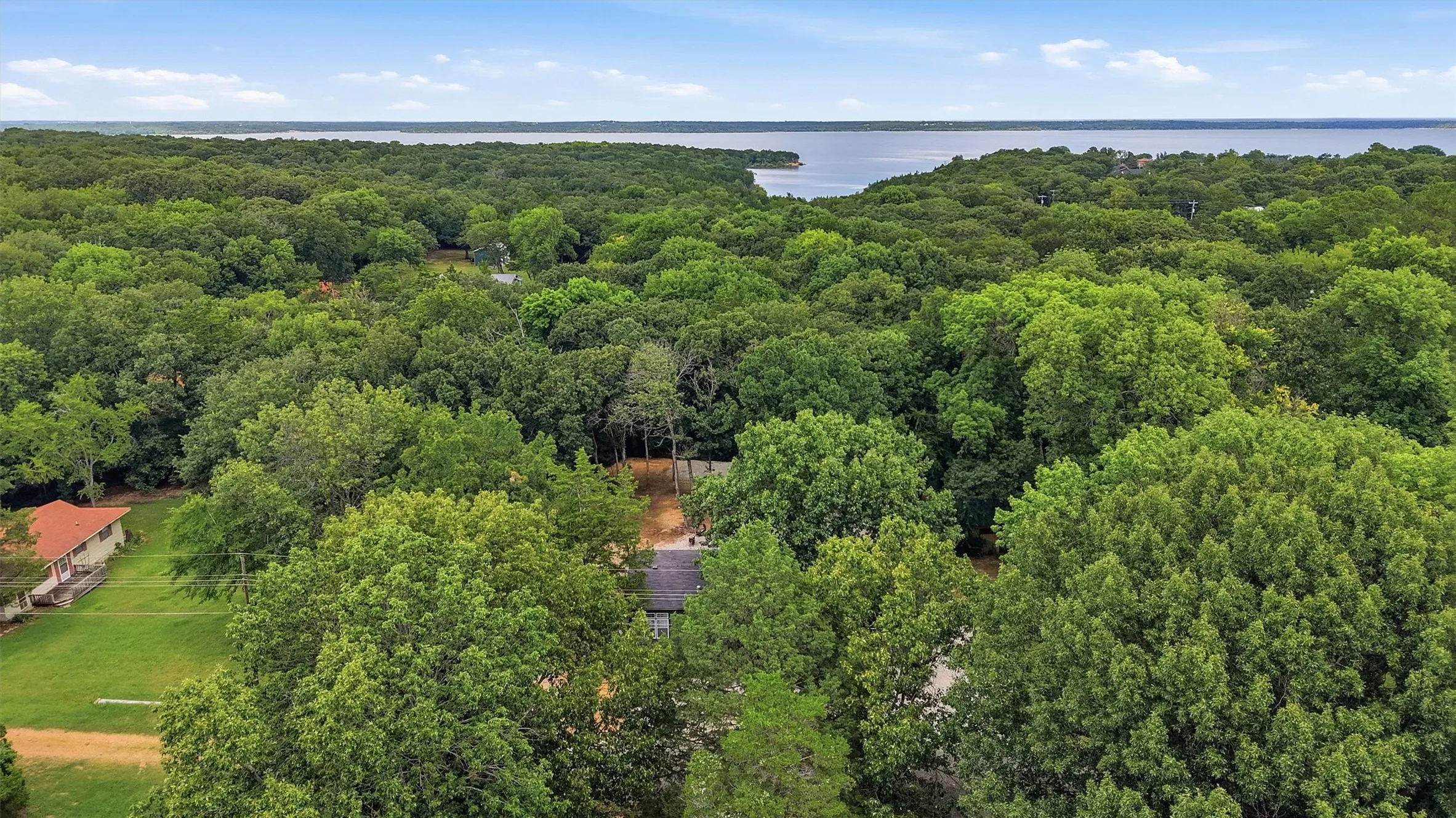 Single Family Residence For Sale in Grayson County , 41 Missouri Avenue, Pottsboro, Texas 75076, 3 Bedroom, 2 Bathroom, 2 Garage spaces, 1,655 Sqft, built in 2004, mls#21331822, Real Estate Agent in Pottsboro, Homes For Sale in Grayson county, Homes For Sale in Pottsboro, Realtor in Pottsboro Texas, Real Estate Brokerage Independent Realty Texas, Luminita Cordes Realtor