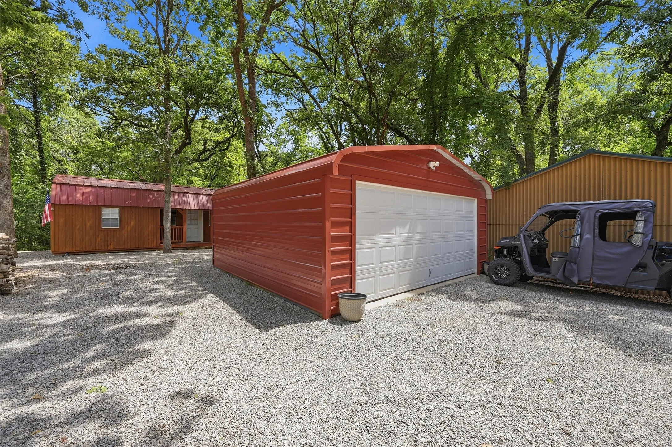 Single Family Residence For Sale in Grayson County , 41 Missouri Avenue, Pottsboro, Texas 75076, 3 Bedroom, 2 Bathroom, 2 Garage spaces, 1,655 Sqft, built in 2004, mls#21331822, Real Estate Agent in Pottsboro, Homes For Sale in Grayson county, Homes For Sale in Pottsboro, Realtor in Pottsboro Texas, Real Estate Brokerage Independent Realty Texas, Luminita Cordes Realtor