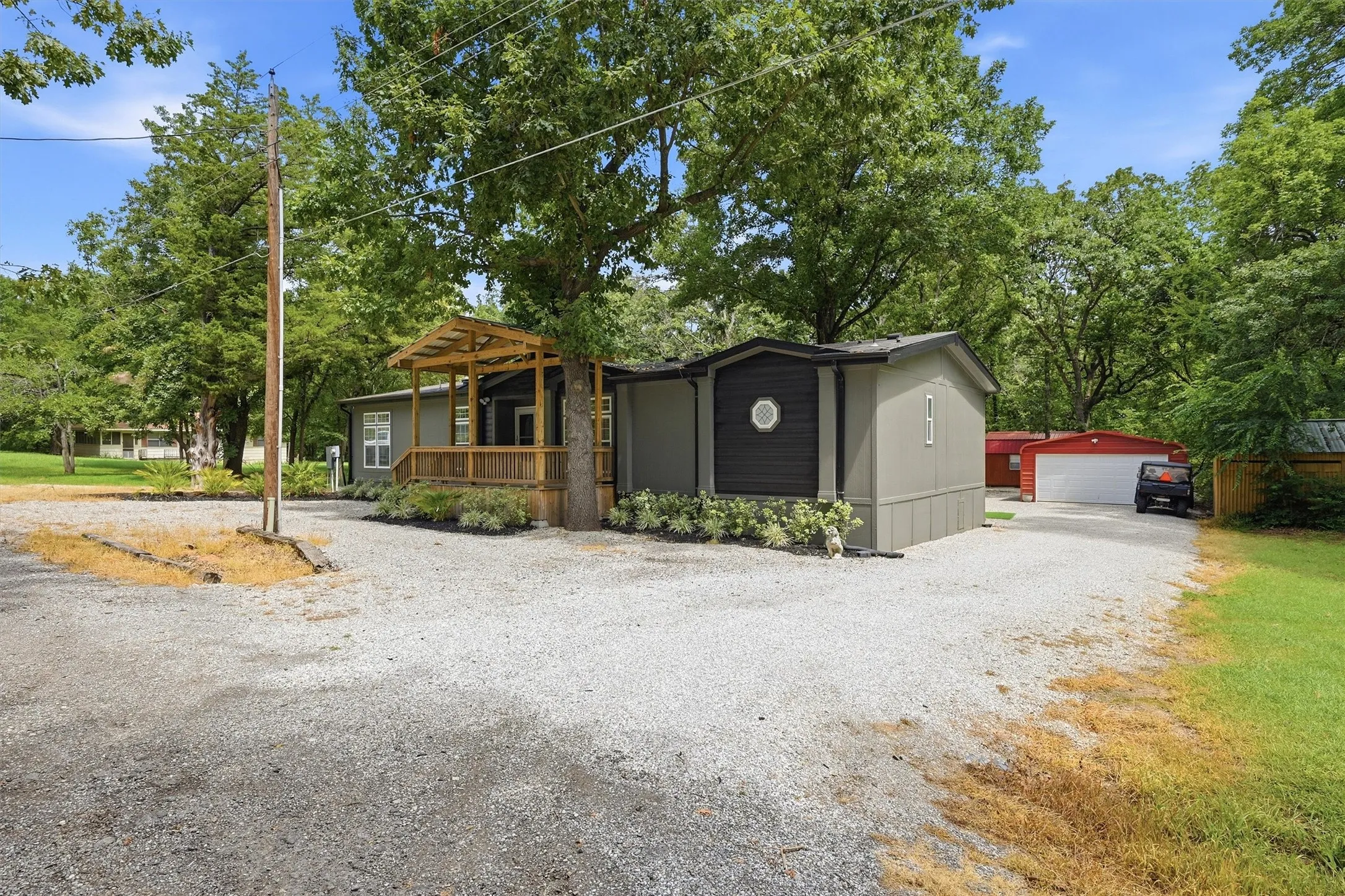 Single Family Residence For Sale in Grayson County , 41 Missouri Avenue, Pottsboro, Texas 75076, 3 Bedroom, 2 Bathroom, 2 Garage spaces, 1,655 Sqft, built in 2004, mls#21331822, Real Estate Agent in Pottsboro, Homes For Sale in Grayson county, Homes For Sale in Pottsboro, Realtor in Pottsboro Texas, Real Estate Brokerage Independent Realty Texas, Luminita Cordes Realtor
