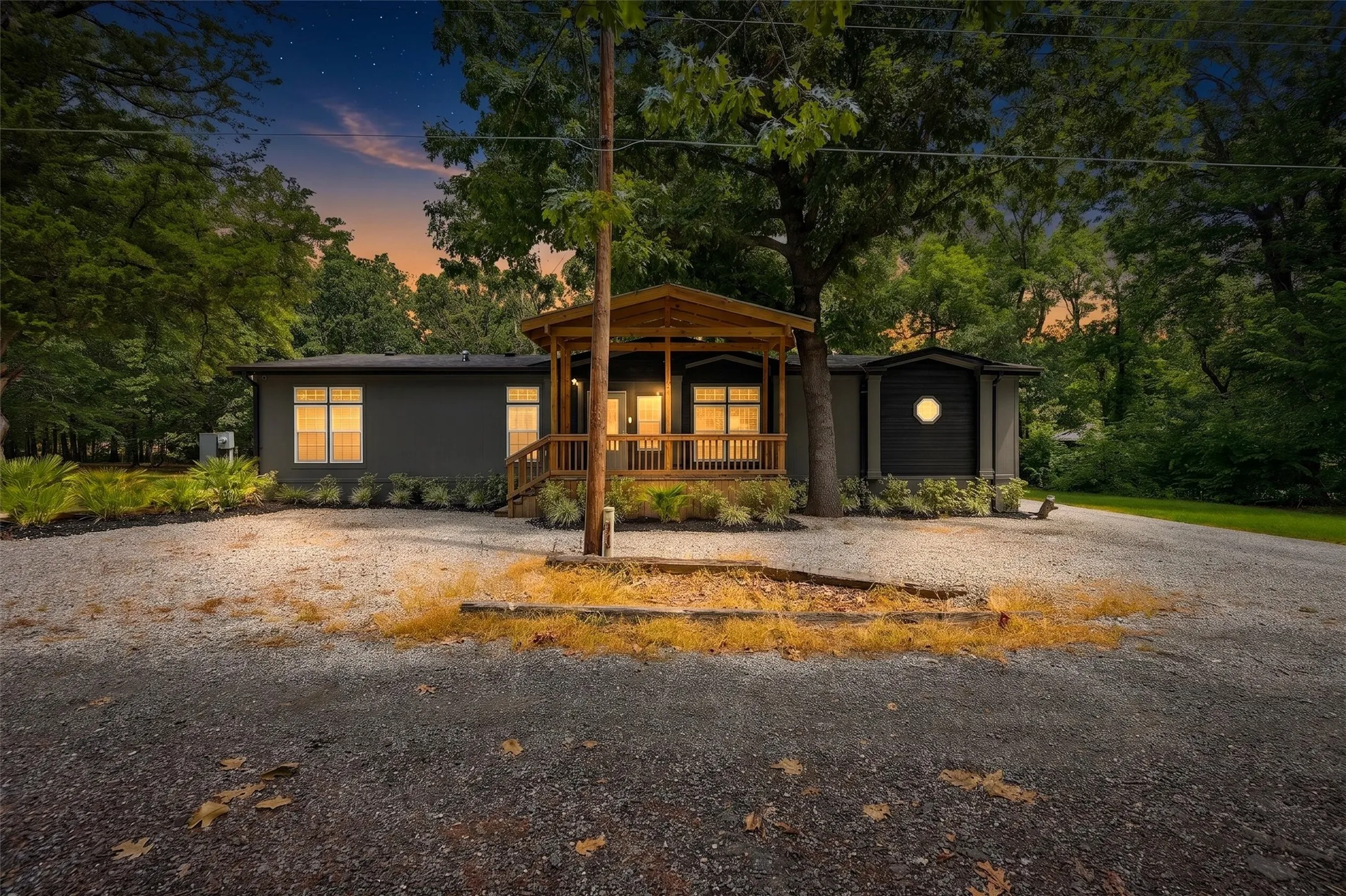 Single Family Residence For Sale in Grayson County , 41 Missouri Avenue, Pottsboro, Texas 75076, 3 Bedroom, 2 Bathroom, 2 Garage spaces, 1,655 Sqft, built in 2004, mls#21331822, Real Estate Agent in Pottsboro, Homes For Sale in Grayson county, Homes For Sale in Pottsboro, Realtor in Pottsboro Texas, Real Estate Brokerage Independent Realty Texas, Luminita Cordes Realtor