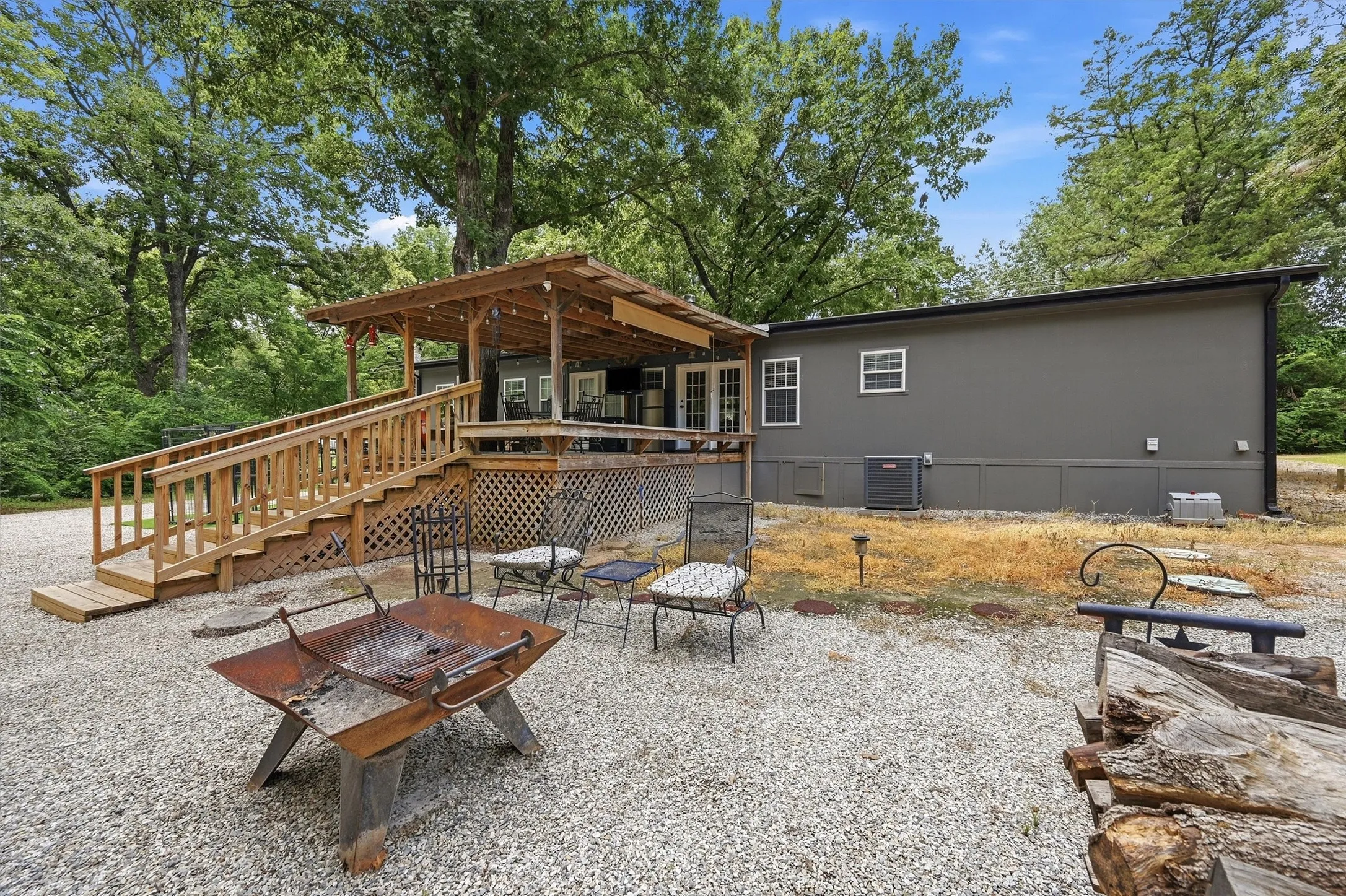Single Family Residence For Sale in Grayson County , 41 Missouri Avenue, Pottsboro, Texas 75076, 3 Bedroom, 2 Bathroom, 2 Garage spaces, 1,655 Sqft, built in 2004, mls#21331822, Real Estate Agent in Pottsboro, Homes For Sale in Grayson county, Homes For Sale in Pottsboro, Realtor in Pottsboro Texas, Real Estate Brokerage Independent Realty Texas, Luminita Cordes Realtor