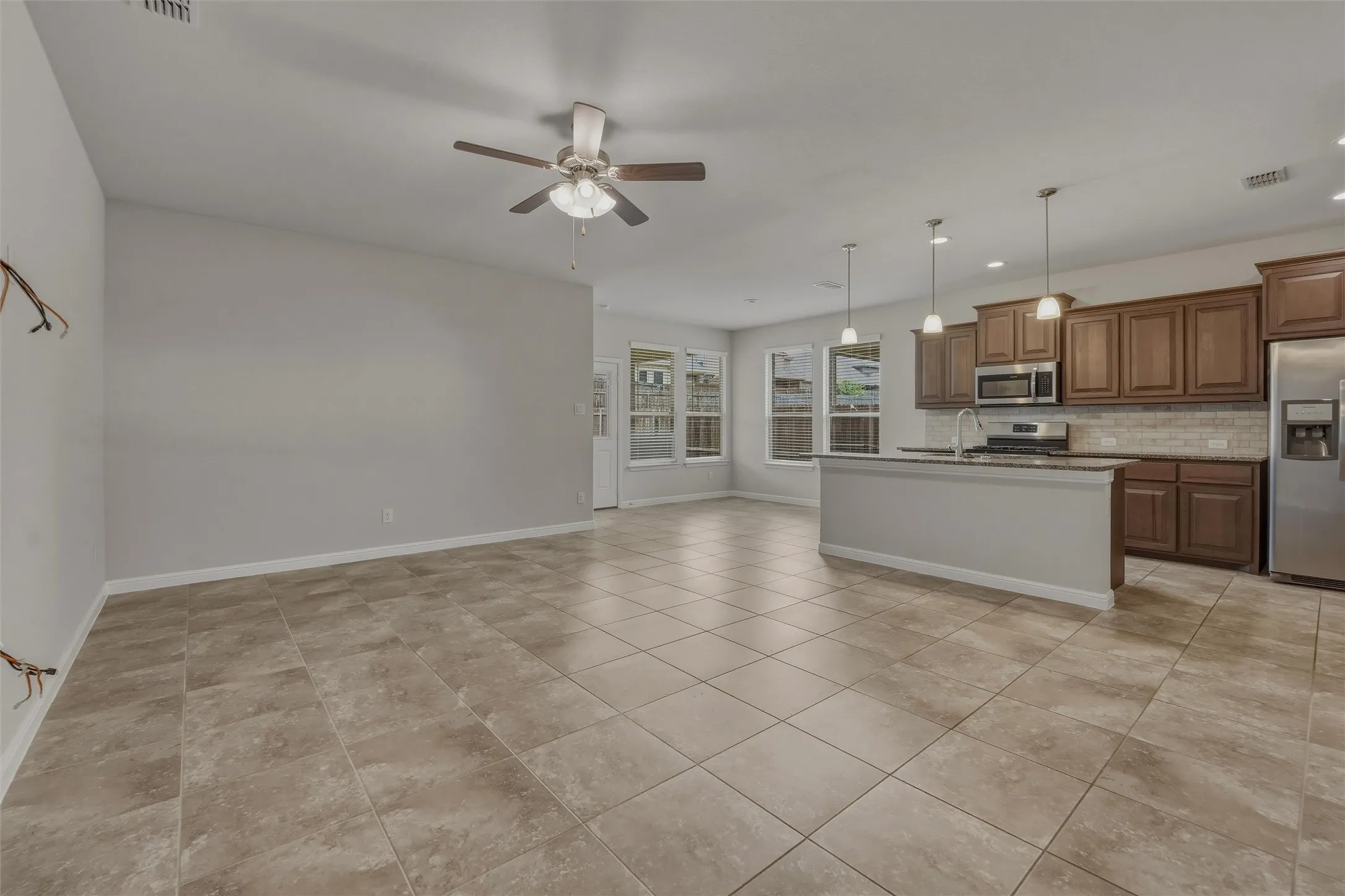 Single Family Residence For Rent in Tarrant County , 9528 Blaine Drive, Fort Worth, Texas 76177, 4 Bedroom, 2 Bathroom, 2 Garage spaces, 1,837 Sqft, built in 2019, mls#21331845, Real Estate Agent in Fort Worth, Homes For Rent in Tarrant county, Homes For Rent in Fort Worth, Realtor in Fort Worth Texas, Real Estate Brokerage Independent Realty Texas, Luminita Cordes Realtor