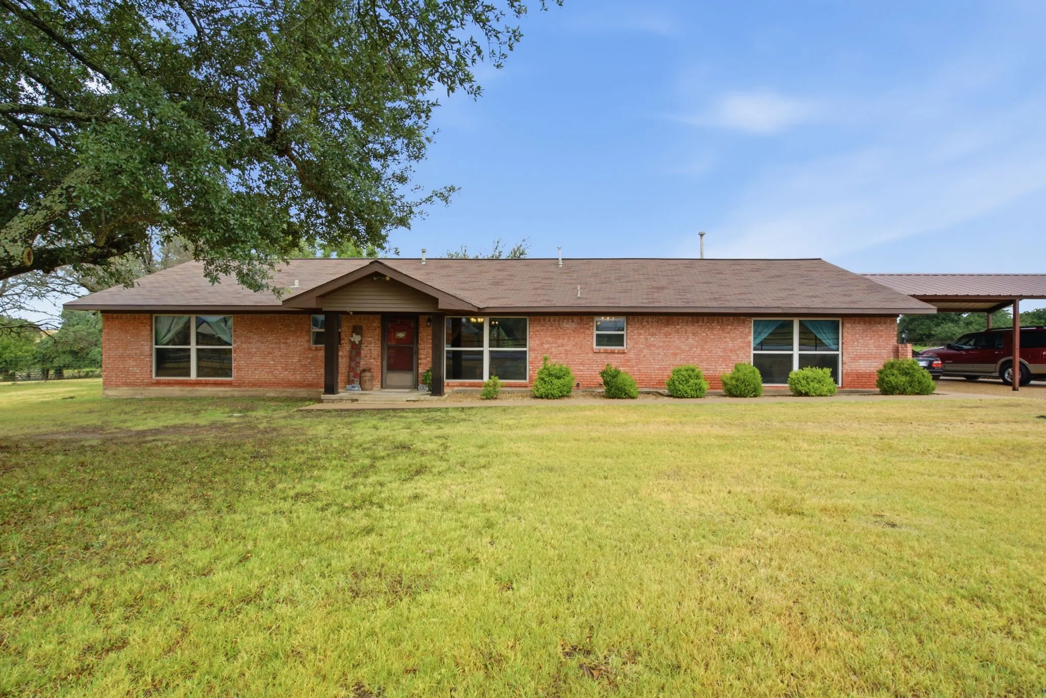 Single Family Residence For Sale in Erath County , 1670 Alexander Road, Stephenville, Texas 76401, 3 Bedroom, 2 Bathroom, Garage spaces, 2,190 Sqft, built in 1960, mls#21331441, Real Estate Agent in Stephenville, Homes For Sale in Erath county, Homes For Sale in Stephenville, Realtor in Stephenville Texas, Real Estate Brokerage Independent Realty Texas, Luminita Cordes Realtor
