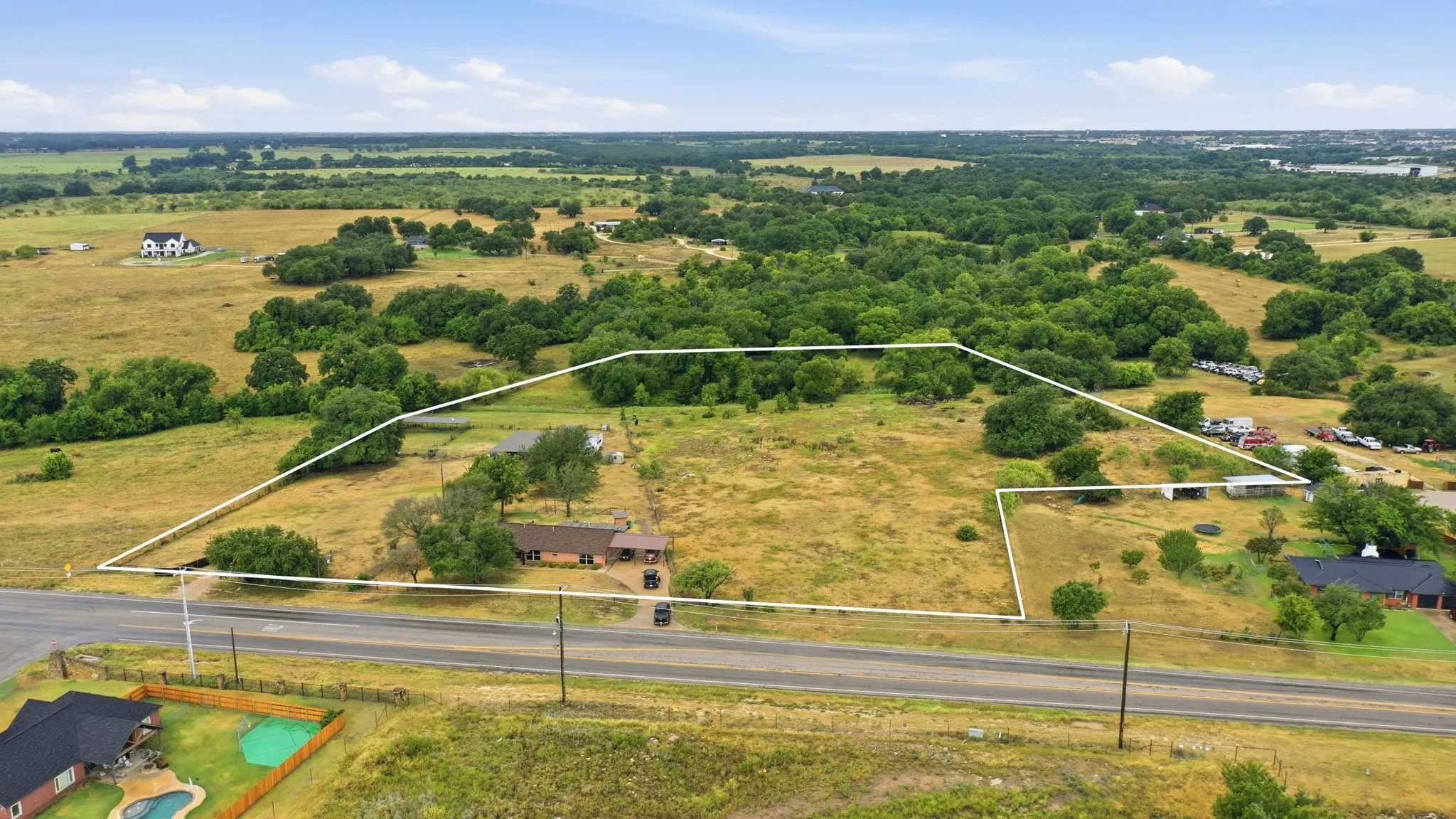 Single Family Residence For Sale in Erath County , 1670 Alexander Road, Stephenville, Texas 76401, 3 Bedroom, 2 Bathroom, Garage spaces, 2,190 Sqft, built in 1960, mls#21331441, Real Estate Agent in Stephenville, Homes For Sale in Erath county, Homes For Sale in Stephenville, Realtor in Stephenville Texas, Real Estate Brokerage Independent Realty Texas, Luminita Cordes Realtor