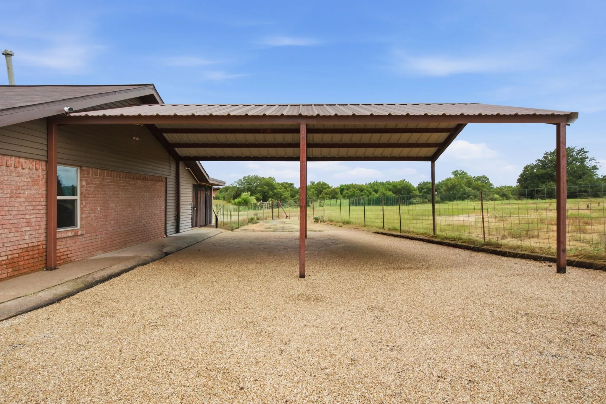 Single Family Residence For Sale in Erath County , 1670 Alexander Road, Stephenville, Texas 76401, 3 Bedroom, 2 Bathroom, Garage spaces, 2,190 Sqft, built in 1960, mls#21331441, Real Estate Agent in Stephenville, Homes For Sale in Erath county, Homes For Sale in Stephenville, Realtor in Stephenville Texas, Real Estate Brokerage Independent Realty Texas, Luminita Cordes Realtor