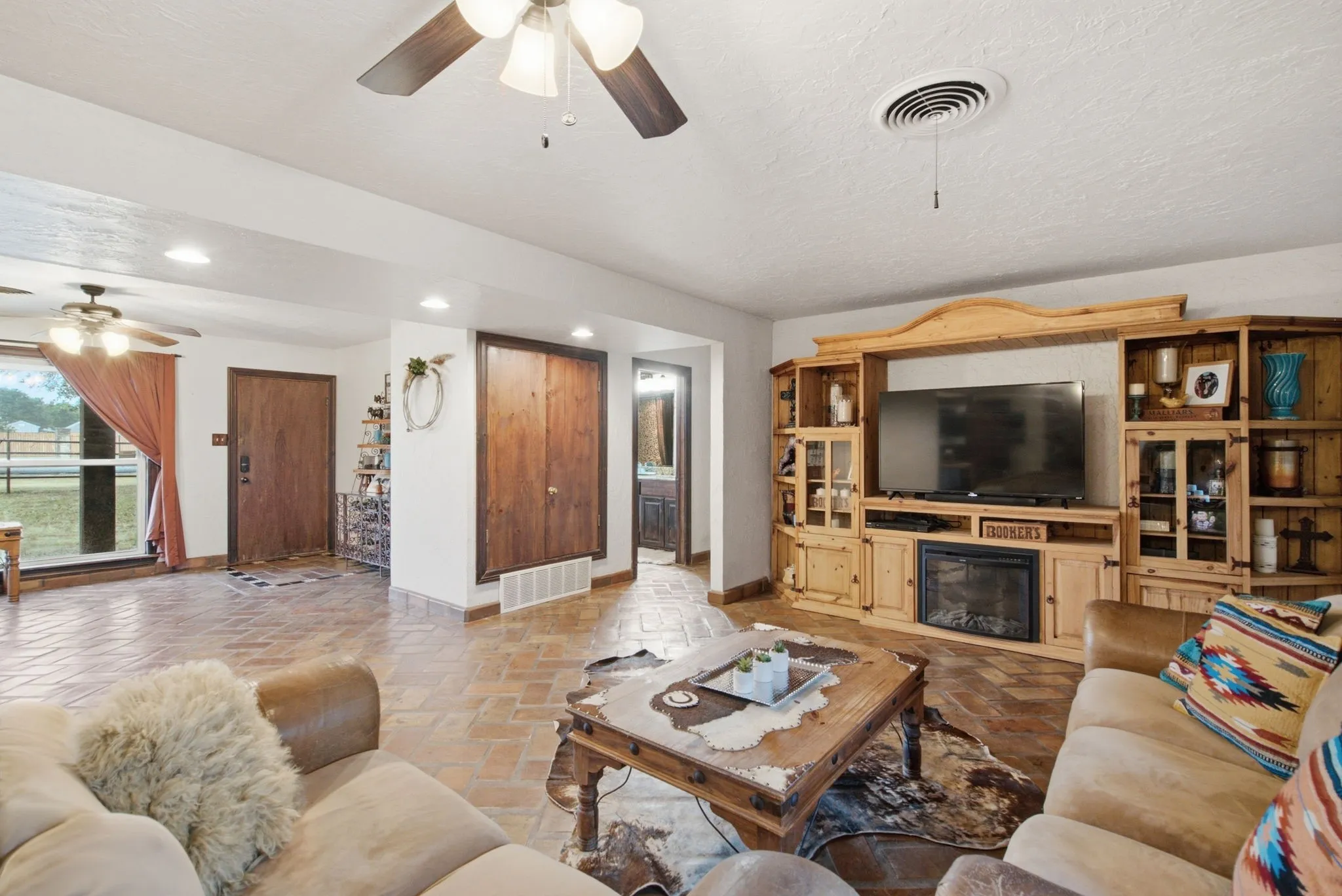 Single Family Residence For Sale in Erath County , 1670 Alexander Road, Stephenville, Texas 76401, 3 Bedroom, 2 Bathroom, Garage spaces, 2,190 Sqft, built in 1960, mls#21331441, Real Estate Agent in Stephenville, Homes For Sale in Erath county, Homes For Sale in Stephenville, Realtor in Stephenville Texas, Real Estate Brokerage Independent Realty Texas, Luminita Cordes Realtor