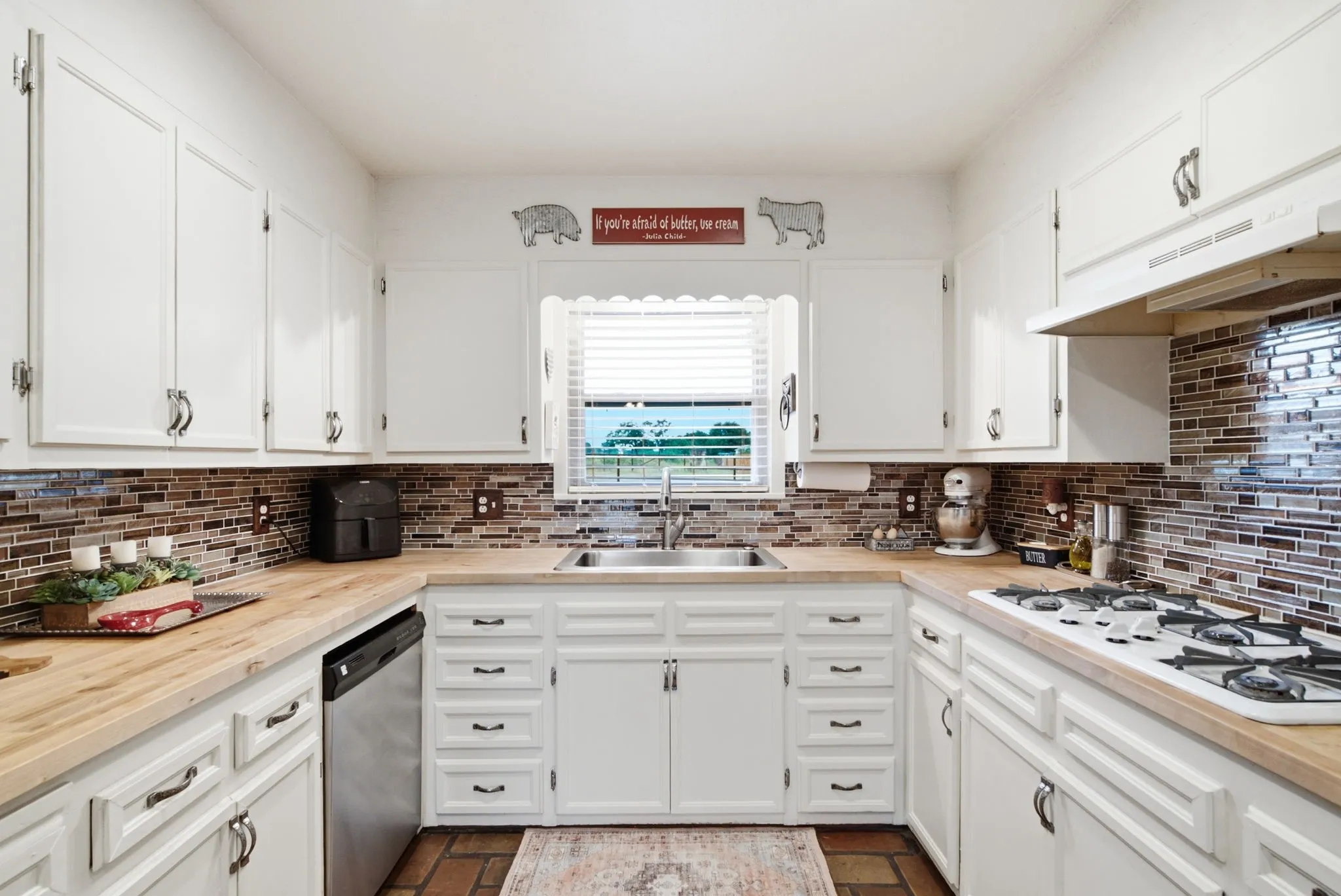 Single Family Residence For Sale in Erath County , 1670 Alexander Road, Stephenville, Texas 76401, 3 Bedroom, 2 Bathroom, Garage spaces, 2,190 Sqft, built in 1960, mls#21331441, Real Estate Agent in Stephenville, Homes For Sale in Erath county, Homes For Sale in Stephenville, Realtor in Stephenville Texas, Real Estate Brokerage Independent Realty Texas, Luminita Cordes Realtor