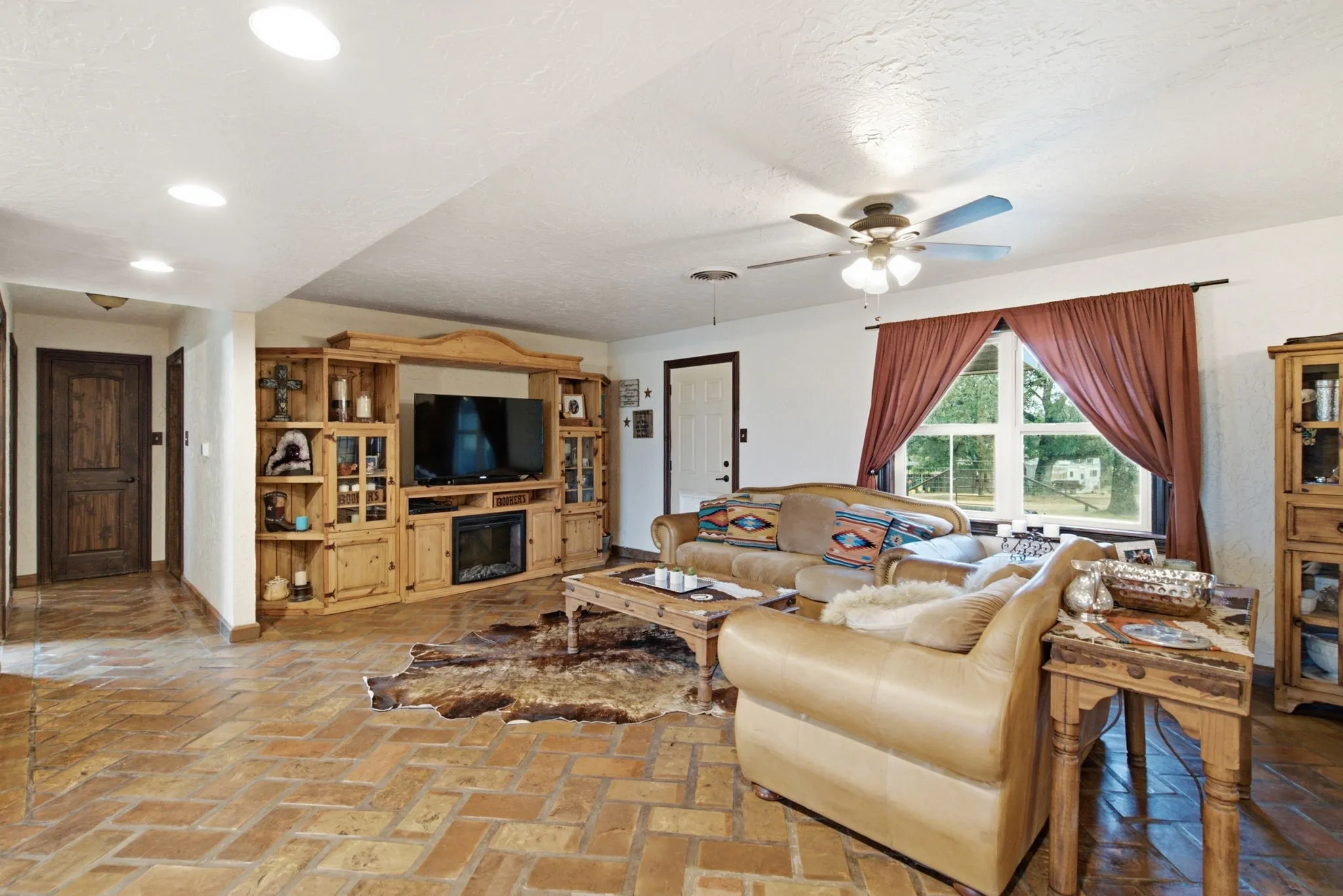 Single Family Residence For Sale in Erath County , 1670 Alexander Road, Stephenville, Texas 76401, 3 Bedroom, 2 Bathroom, Garage spaces, 2,190 Sqft, built in 1960, mls#21331441, Real Estate Agent in Stephenville, Homes For Sale in Erath county, Homes For Sale in Stephenville, Realtor in Stephenville Texas, Real Estate Brokerage Independent Realty Texas, Luminita Cordes Realtor