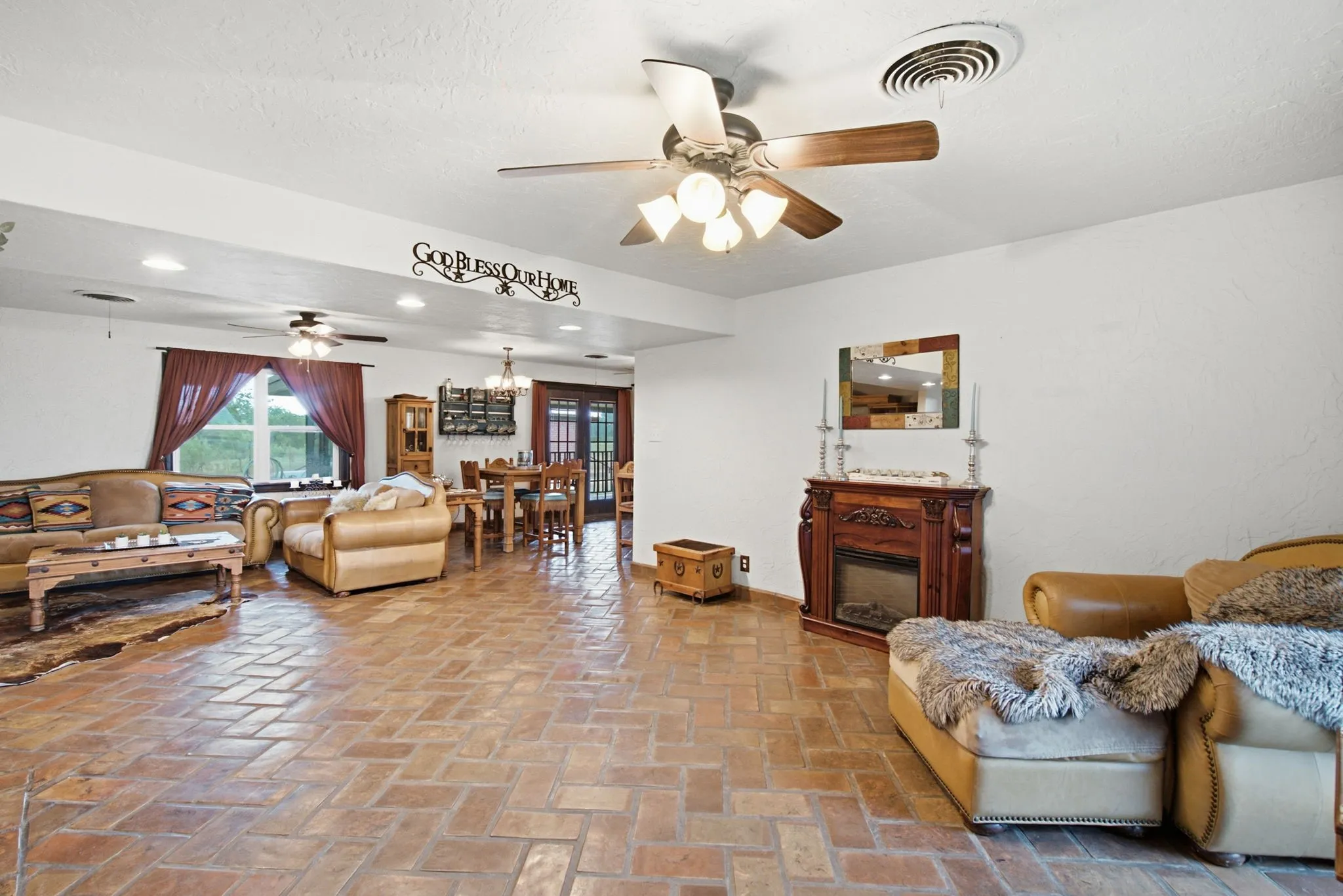 Single Family Residence For Sale in Erath County , 1670 Alexander Road, Stephenville, Texas 76401, 3 Bedroom, 2 Bathroom, Garage spaces, 2,190 Sqft, built in 1960, mls#21331441, Real Estate Agent in Stephenville, Homes For Sale in Erath county, Homes For Sale in Stephenville, Realtor in Stephenville Texas, Real Estate Brokerage Independent Realty Texas, Luminita Cordes Realtor