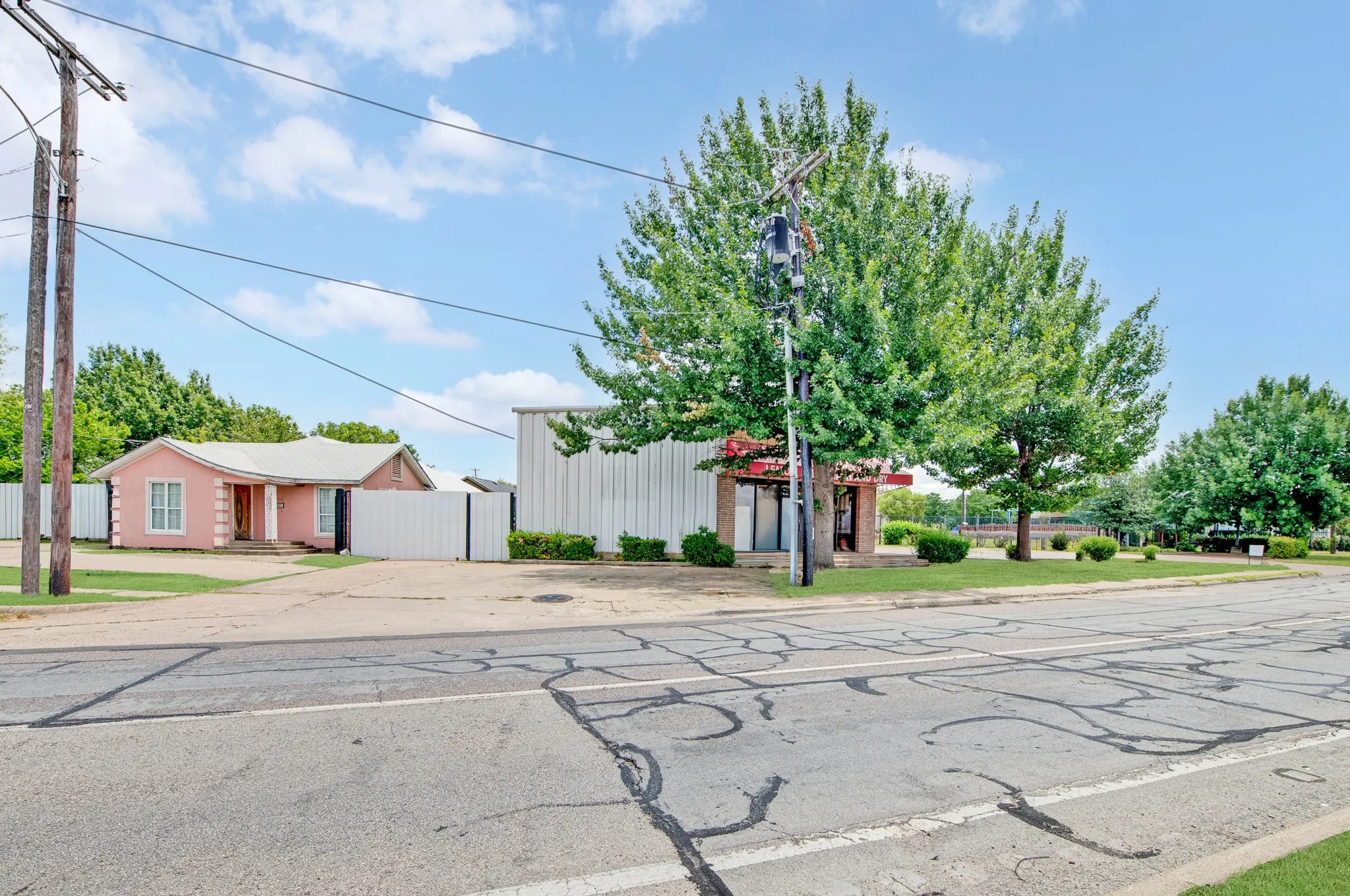 Retail For Sale in Dallas County , 6648 Lemmon Avenue, Dallas, Texas 75209, 0, 0, Garage spaces, 0 Sqft, built in 2000, mls#21327708, Real Estate Agent in Dallas, Homes For Sale in Dallas county, Homes For Sale in Dallas, Realtor in Dallas Texas, Real Estate Brokerage Independent Realty Texas, Luminita Cordes Realtor