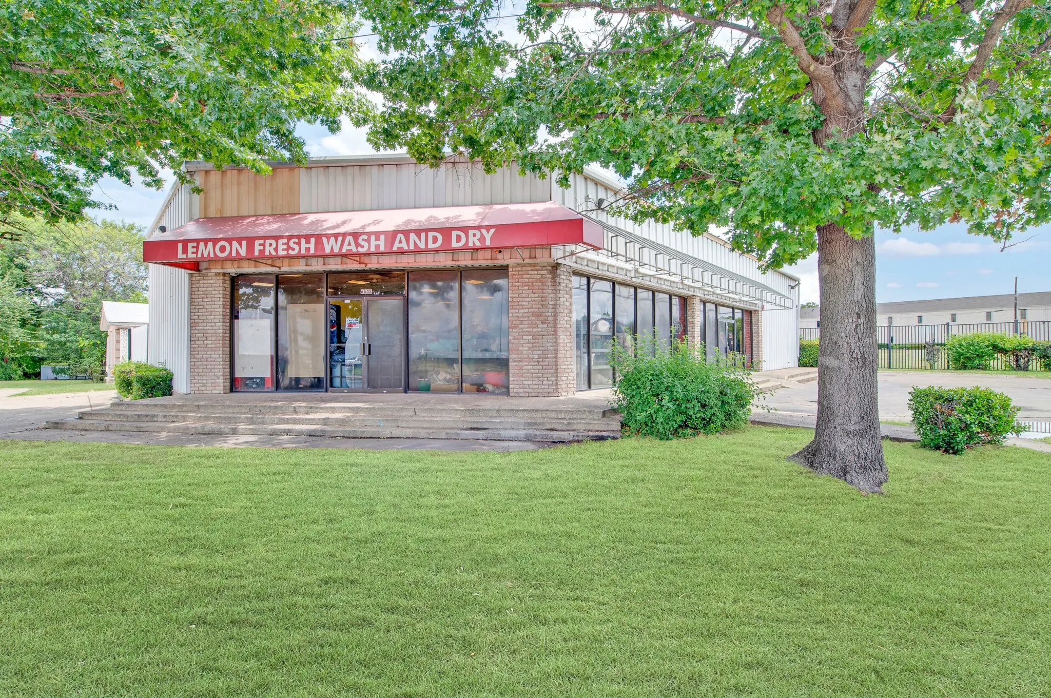 Retail For Sale in Dallas County , 6648 Lemmon Avenue, Dallas, Texas 75209, 0, 0, Garage spaces, 0 Sqft, built in 2000, mls#21327708, Real Estate Agent in Dallas, Homes For Sale in Dallas county, Homes For Sale in Dallas, Realtor in Dallas Texas, Real Estate Brokerage Independent Realty Texas, Luminita Cordes Realtor