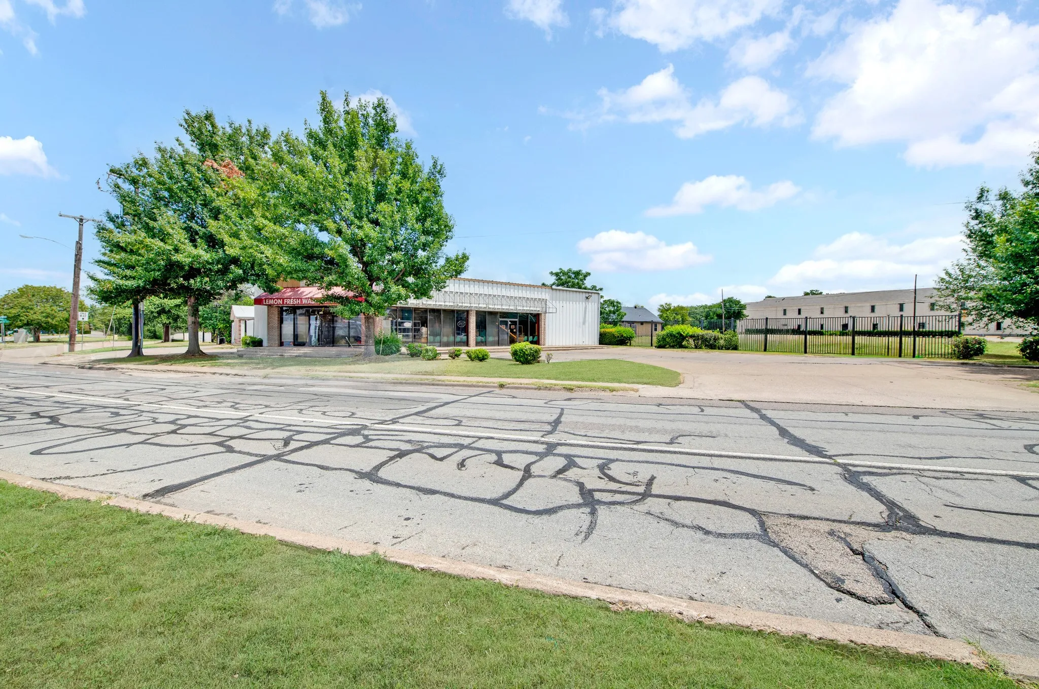 Retail For Sale in Dallas County , 6648 Lemmon Avenue, Dallas, Texas 75209, 0, 0, Garage spaces, 0 Sqft, built in 2000, mls#21327708, Real Estate Agent in Dallas, Homes For Sale in Dallas county, Homes For Sale in Dallas, Realtor in Dallas Texas, Real Estate Brokerage Independent Realty Texas, Luminita Cordes Realtor