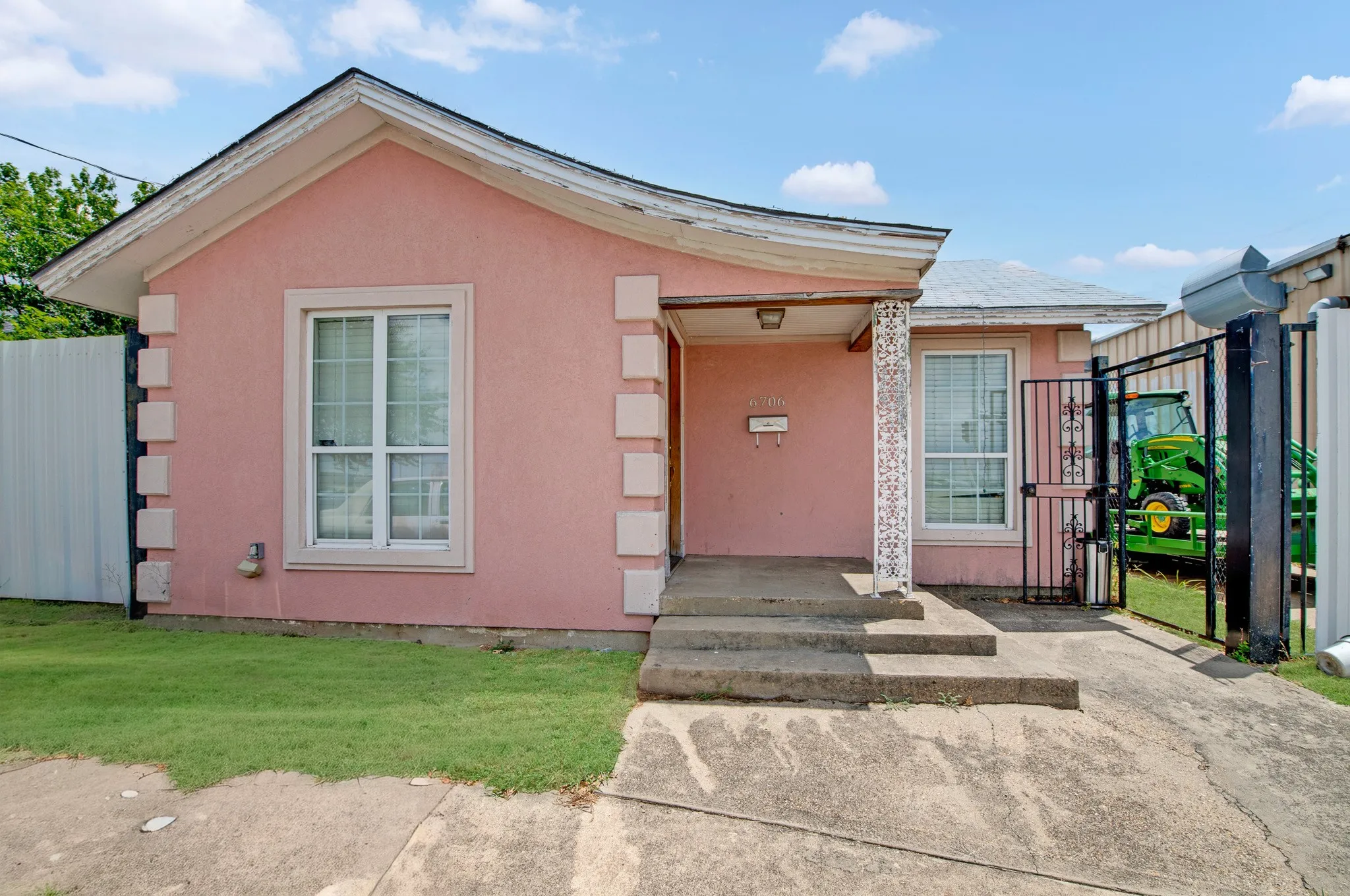 Retail For Sale in Dallas County , 6648 Lemmon Avenue, Dallas, Texas 75209, 0, 0, Garage spaces, 0 Sqft, built in 2000, mls#21327708, Real Estate Agent in Dallas, Homes For Sale in Dallas county, Homes For Sale in Dallas, Realtor in Dallas Texas, Real Estate Brokerage Independent Realty Texas, Luminita Cordes Realtor