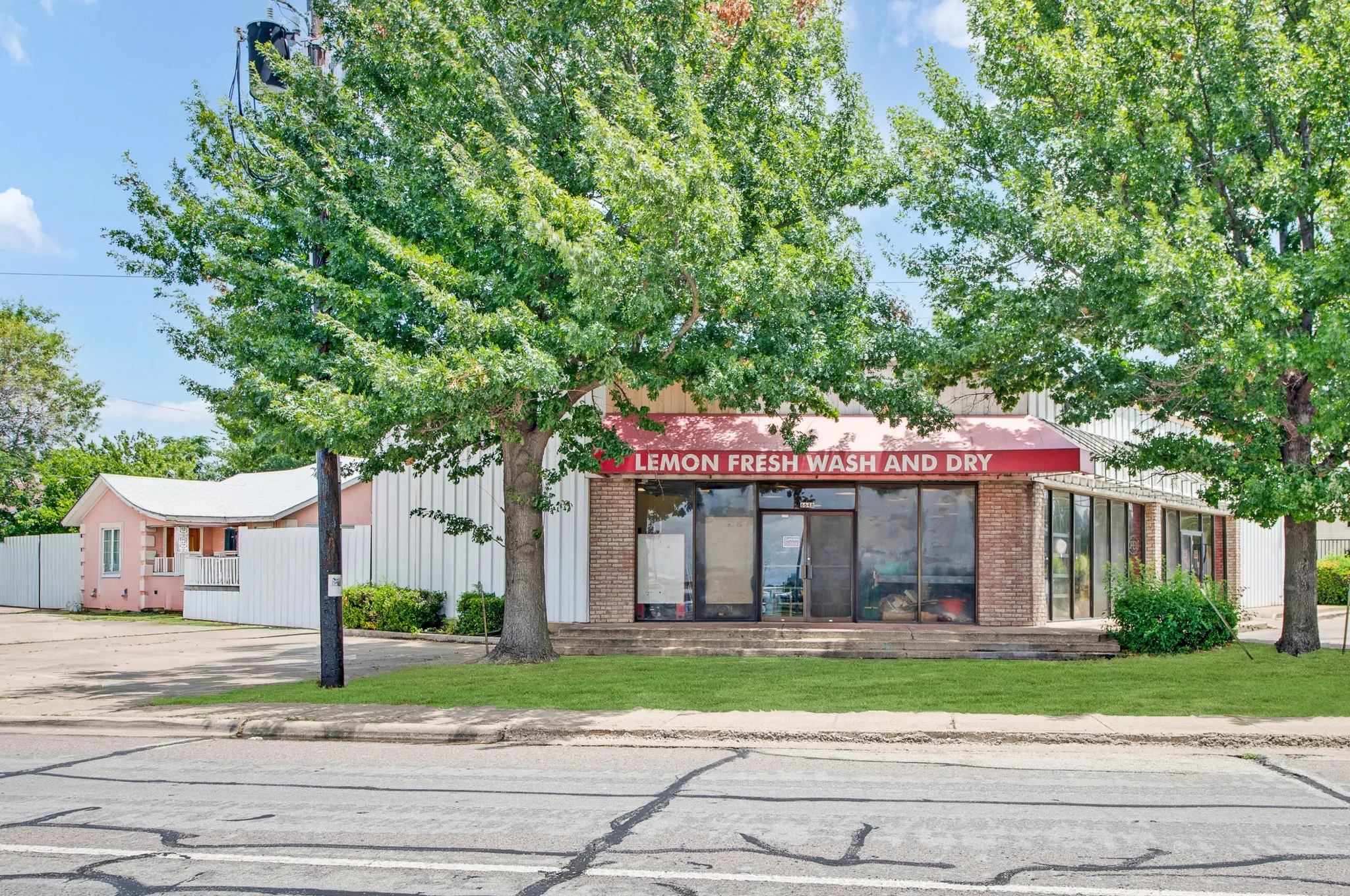 Retail For Sale in Dallas County , 6648 Lemmon Avenue, Dallas, Texas 75209, 0, 0, Garage spaces, 0 Sqft, built in 2000, mls#21327708, Real Estate Agent in Dallas, Homes For Sale in Dallas county, Homes For Sale in Dallas, Realtor in Dallas Texas, Real Estate Brokerage Independent Realty Texas, Luminita Cordes Realtor