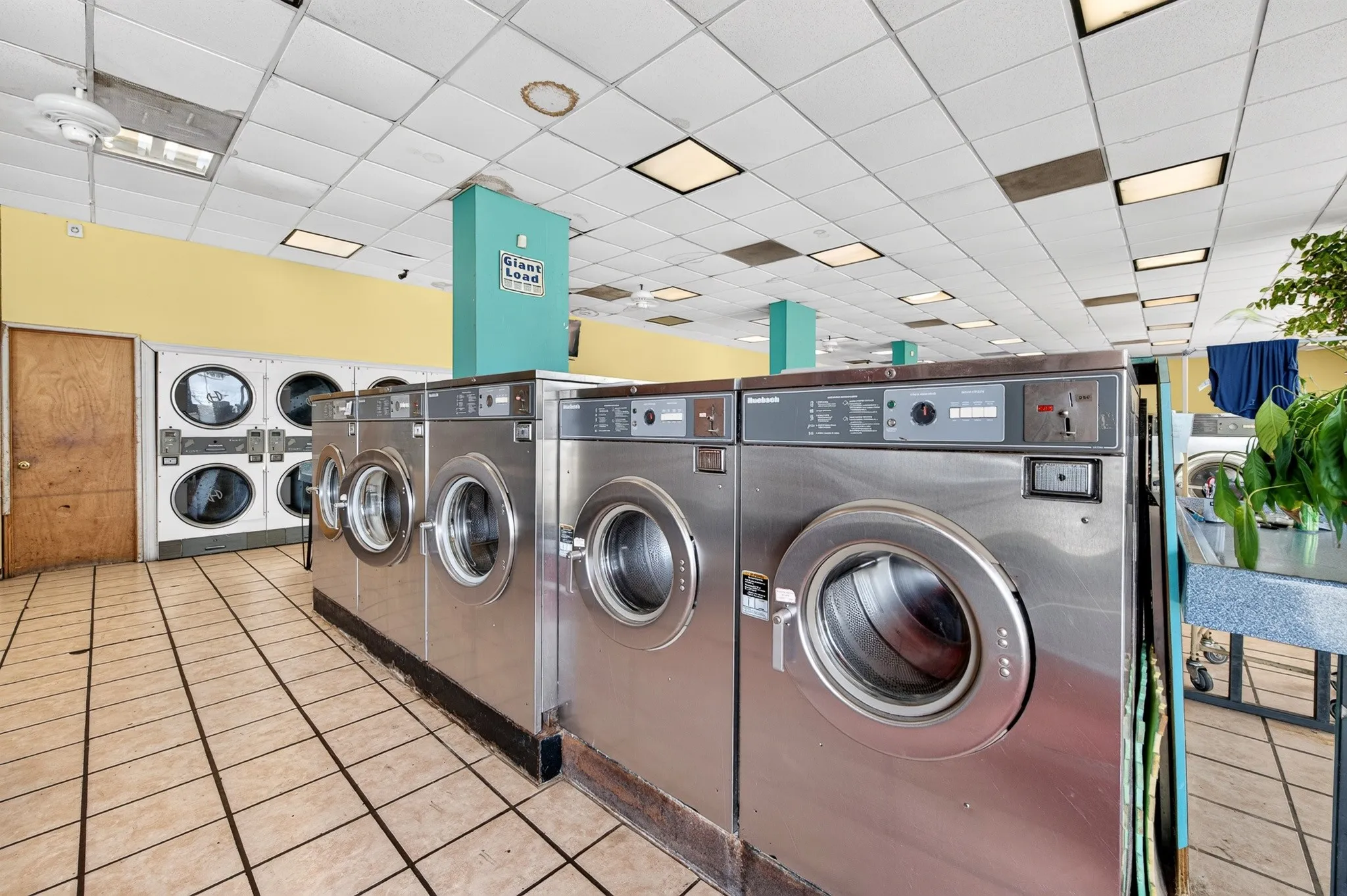 Retail For Sale in Dallas County , 6648 Lemmon Avenue, Dallas, Texas 75209, 0, 0, Garage spaces, 0 Sqft, built in 2000, mls#21327708, Real Estate Agent in Dallas, Homes For Sale in Dallas county, Homes For Sale in Dallas, Realtor in Dallas Texas, Real Estate Brokerage Independent Realty Texas, Luminita Cordes Realtor