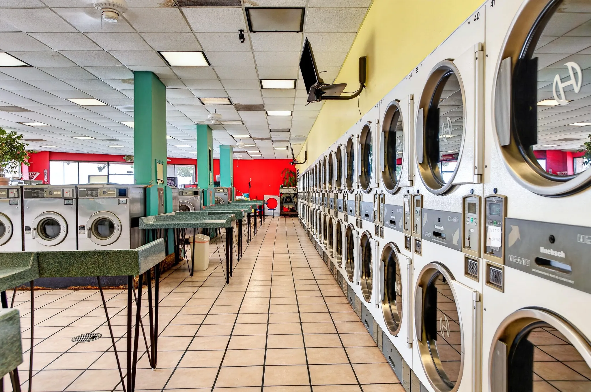 Retail For Sale in Dallas County , 6648 Lemmon Avenue, Dallas, Texas 75209, 0, 0, Garage spaces, 0 Sqft, built in 2000, mls#21327708, Real Estate Agent in Dallas, Homes For Sale in Dallas county, Homes For Sale in Dallas, Realtor in Dallas Texas, Real Estate Brokerage Independent Realty Texas, Luminita Cordes Realtor