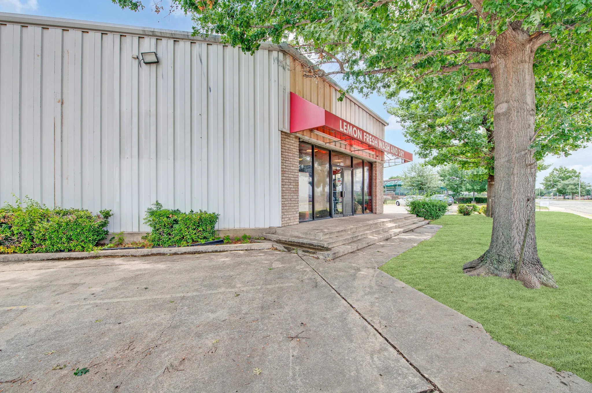 Retail For Sale in Dallas County , 6648 Lemmon Avenue, Dallas, Texas 75209, 0, 0, Garage spaces, 0 Sqft, built in 2000, mls#21327708, Real Estate Agent in Dallas, Homes For Sale in Dallas county, Homes For Sale in Dallas, Realtor in Dallas Texas, Real Estate Brokerage Independent Realty Texas, Luminita Cordes Realtor