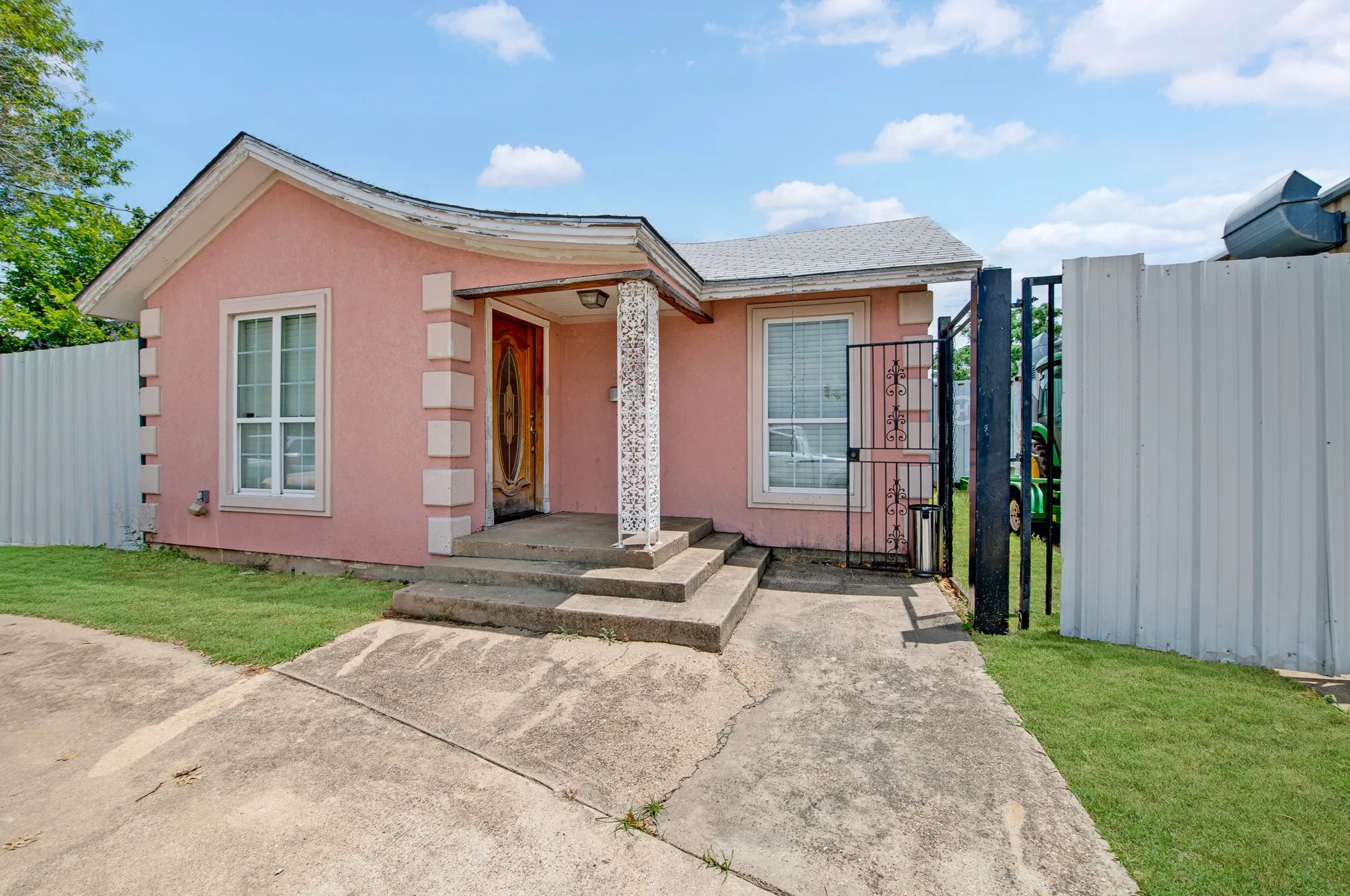 Retail For Sale in Dallas County , 6648 Lemmon Avenue, Dallas, Texas 75209, 0, 0, Garage spaces, 0 Sqft, built in 2000, mls#21327708, Real Estate Agent in Dallas, Homes For Sale in Dallas county, Homes For Sale in Dallas, Realtor in Dallas Texas, Real Estate Brokerage Independent Realty Texas, Luminita Cordes Realtor