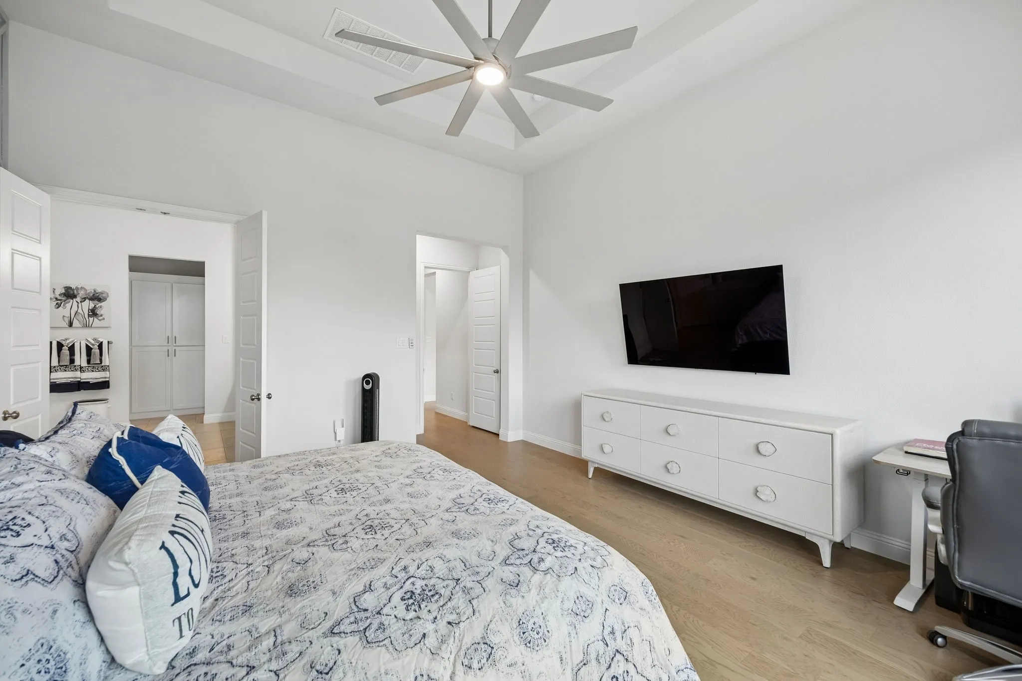 Single Family Residence For Sale in Tarrant County , 1903 Green Jasper Place, Arlington, Texas 76005, 4 Bedroom, 5 Bathroom, 3 Garage spaces, 4,436 Sqft, built in 2022, Price $1,212,000, mls#21330029, Real Estate Agent in Arlington, Homes For Sale in Tarrant county, Homes For Sale in Arlington, Realtor in Arlington Texas, Real Estate Brokerage Independent Realty Texas, Luminita Cordes Realtor