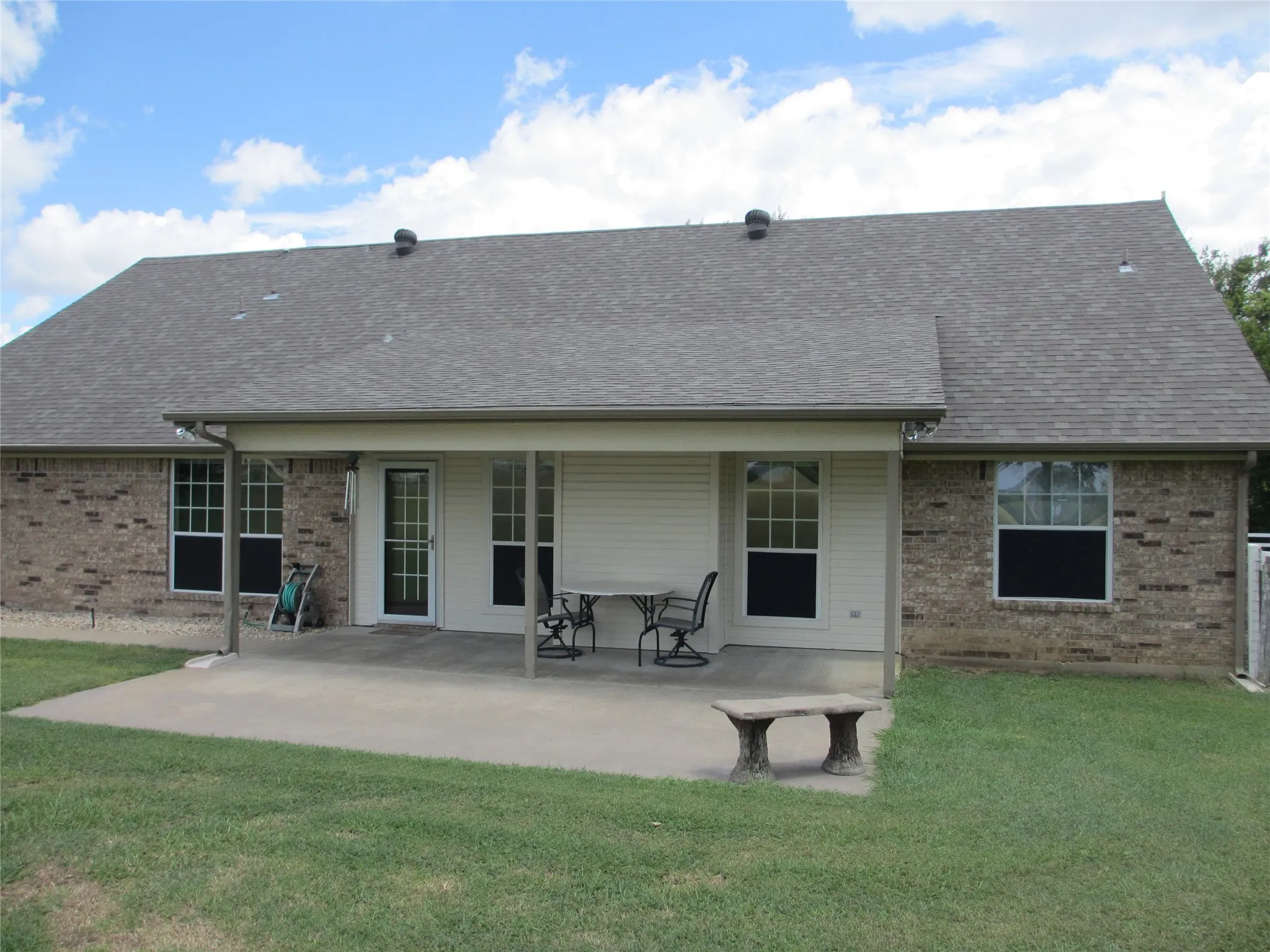 Single Family Residence For Sale in Hill County , 3911 Fm 67, Itasca, Texas 76055, 3 Bedroom, 2 Bathroom, 2 Garage spaces, 1,715 Sqft, built in 2003, mls#21331852, Real Estate Agent in Itasca, Homes For Sale in Hill county, Homes For Sale in Itasca, Realtor in Itasca Texas, Real Estate Brokerage Independent Realty Texas, Luminita Cordes Realtor