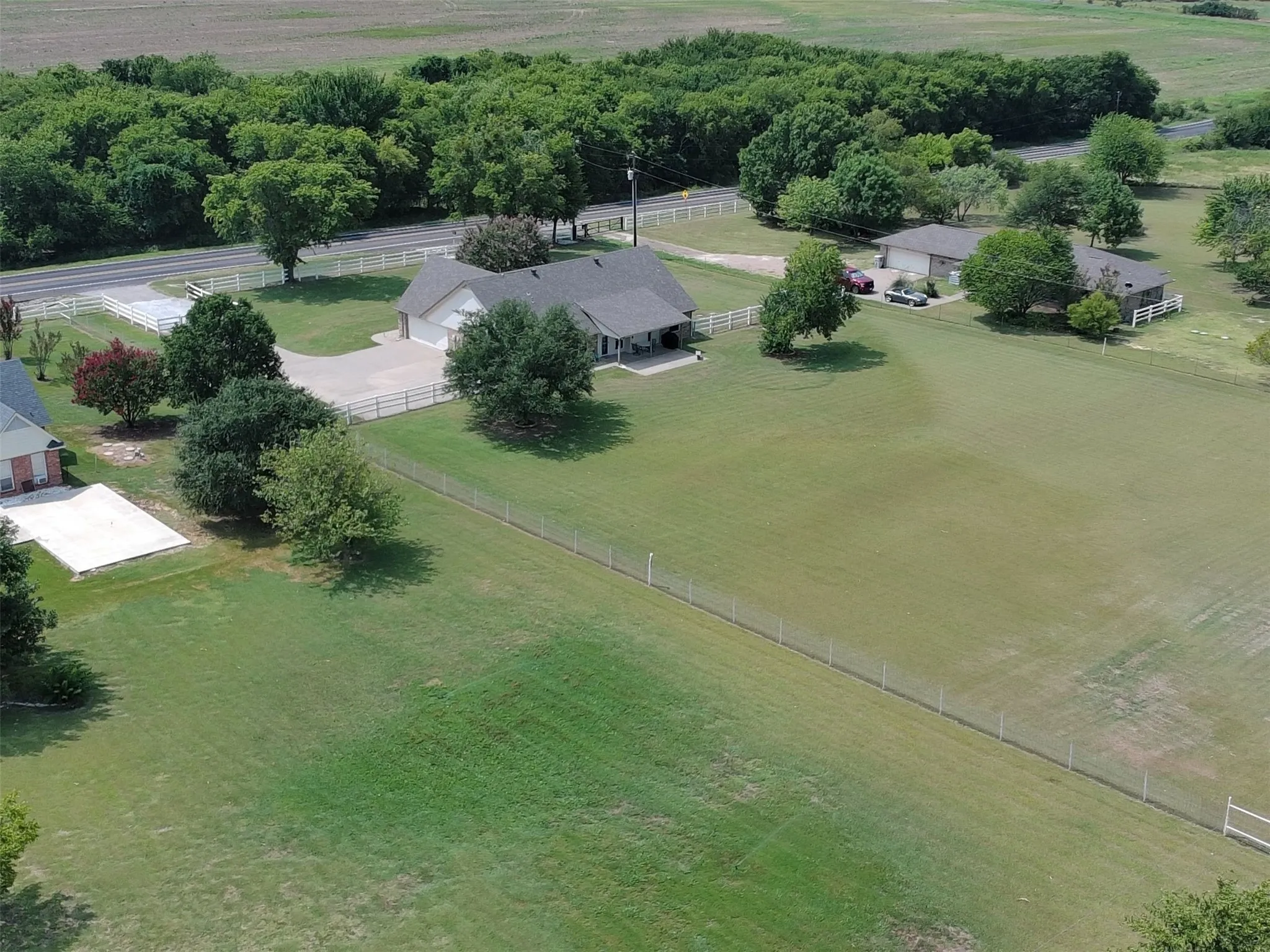 Single Family Residence For Sale in Hill County , 3911 Fm 67, Itasca, Texas 76055, 3 Bedroom, 2 Bathroom, 2 Garage spaces, 1,715 Sqft, built in 2003, mls#21331852, Real Estate Agent in Itasca, Homes For Sale in Hill county, Homes For Sale in Itasca, Realtor in Itasca Texas, Real Estate Brokerage Independent Realty Texas, Luminita Cordes Realtor