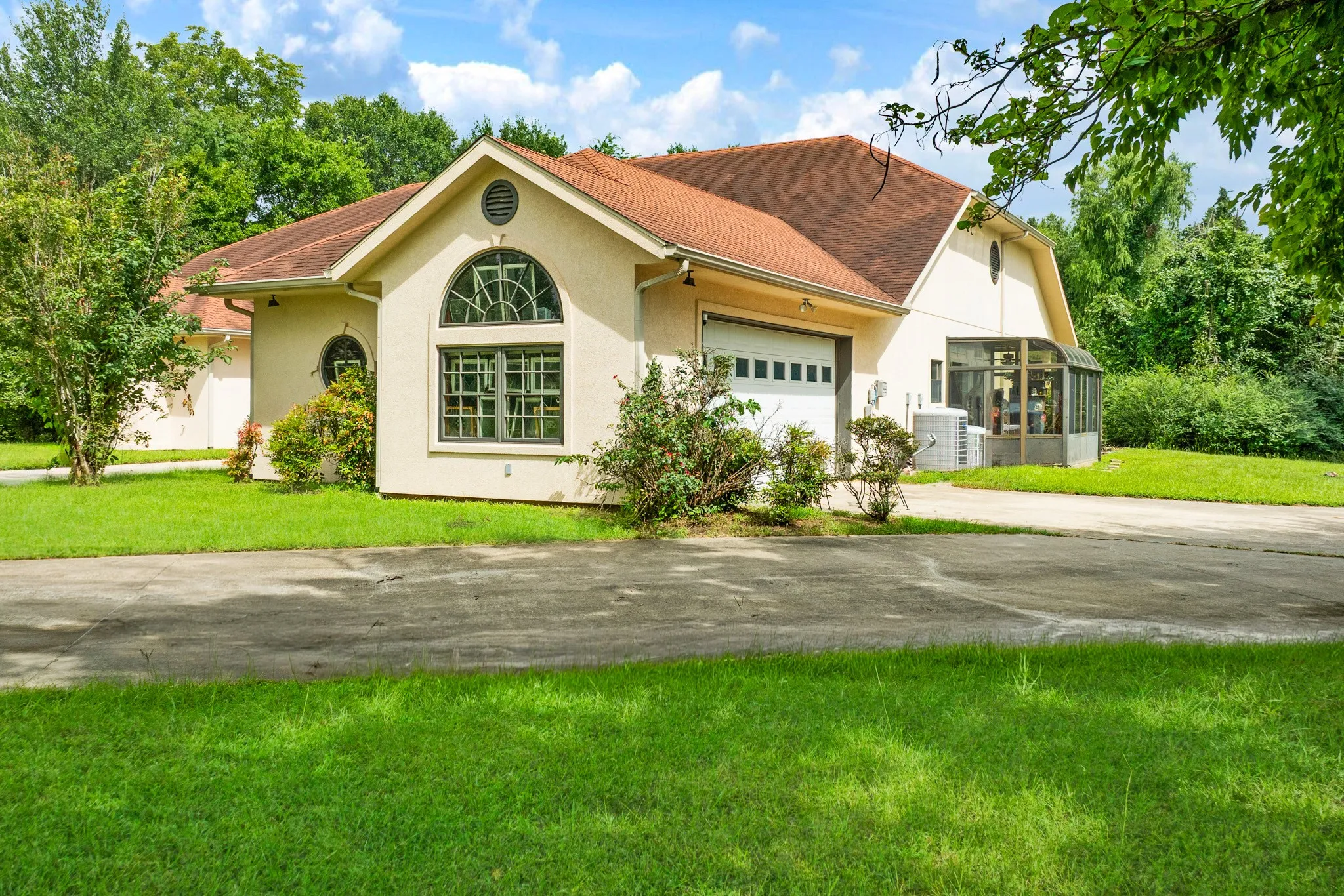 Single Family Residence For Sale in Lamar County , 5310 Farm Road 195, Paris, Texas 75462, 4 Bedroom, 3 Bathroom, 2 Garage spaces, 3,130 Sqft, built in 2008, Price $650,000, mls#21331225, Real Estate Agent in Paris, Homes For Sale in Lamar county, Homes For Sale in Paris, Realtor in Paris Texas, Real Estate Brokerage Independent Realty Texas, Luminita Cordes Realtor