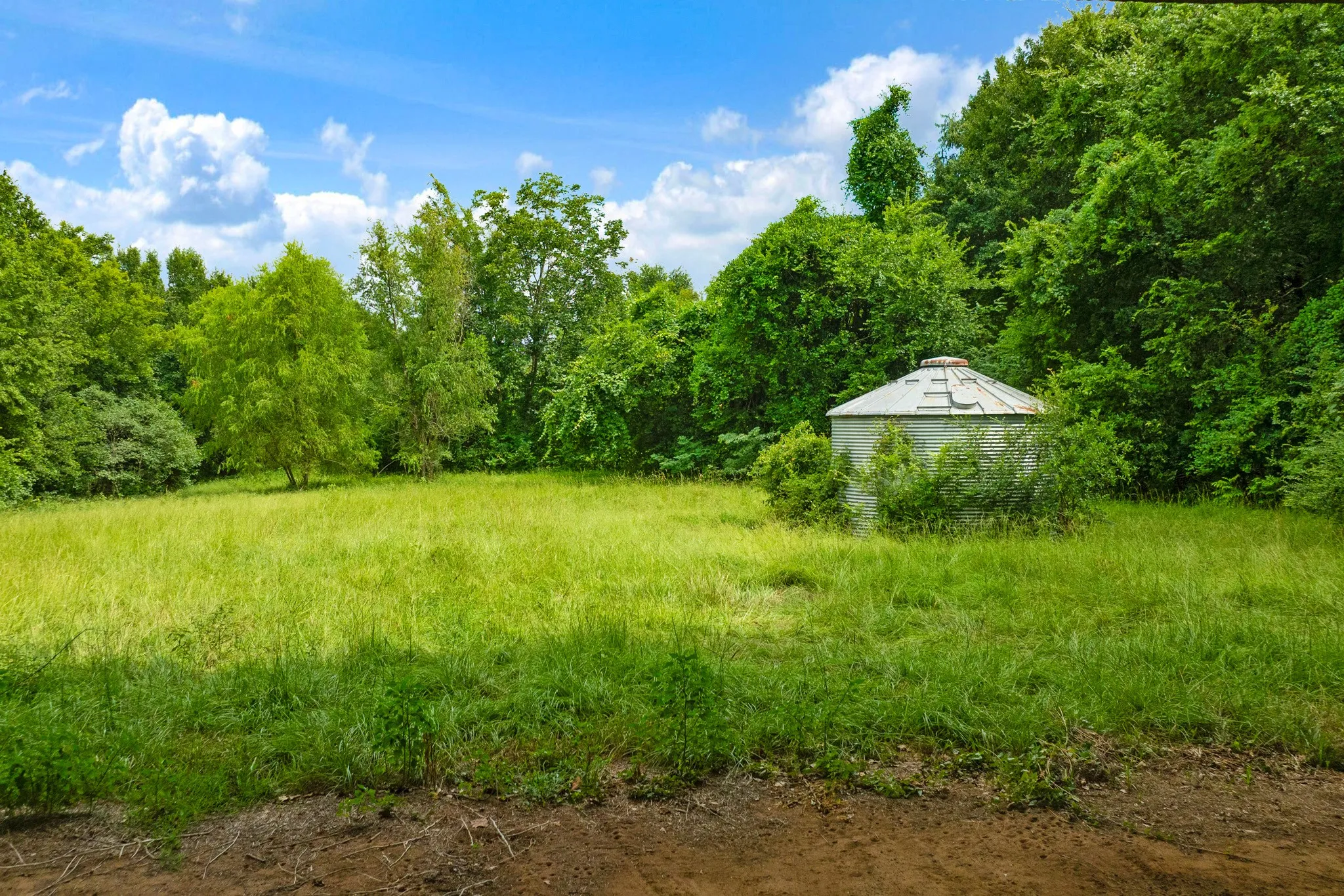 Single Family Residence For Sale in Lamar County , 5310 Farm Road 195, Paris, Texas 75462, 4 Bedroom, 3 Bathroom, 2 Garage spaces, 3,130 Sqft, built in 2008, Price $650,000, mls#21331225, Real Estate Agent in Paris, Homes For Sale in Lamar county, Homes For Sale in Paris, Realtor in Paris Texas, Real Estate Brokerage Independent Realty Texas, Luminita Cordes Realtor