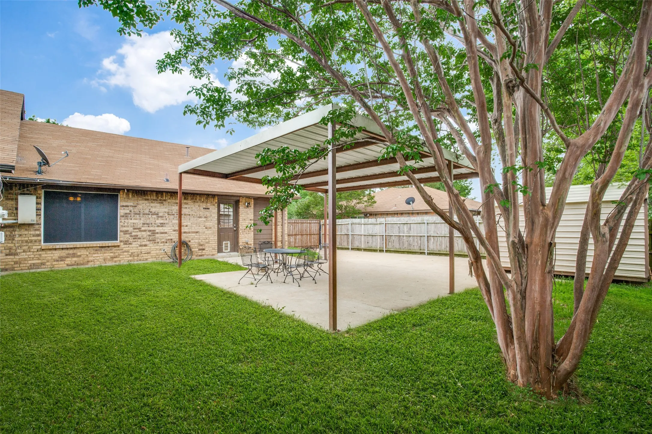 Single Family Residence For Sale in Tarrant County , 2917 Penny Lane, Euless, Texas 76039, 2 Bedroom, 1 Bathroom, Garage spaces, 990 Sqft, built in 1982, mls#21331021, Real Estate Agent in Euless, Homes For Sale in Tarrant county, Homes For Sale in Euless, Realtor in Euless Texas, Real Estate Brokerage Independent Realty Texas, Luminita Cordes Realtor