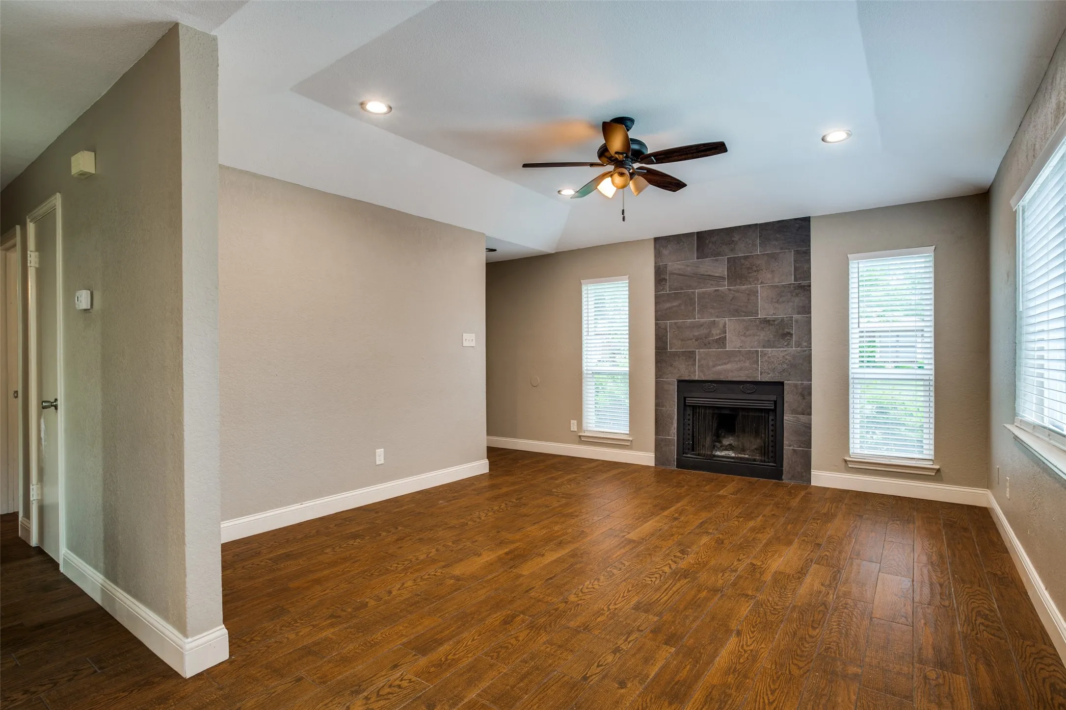 Single Family Residence For Sale in Tarrant County , 2917 Penny Lane, Euless, Texas 76039, 2 Bedroom, 1 Bathroom, Garage spaces, 990 Sqft, built in 1982, mls#21331021, Real Estate Agent in Euless, Homes For Sale in Tarrant county, Homes For Sale in Euless, Realtor in Euless Texas, Real Estate Brokerage Independent Realty Texas, Luminita Cordes Realtor