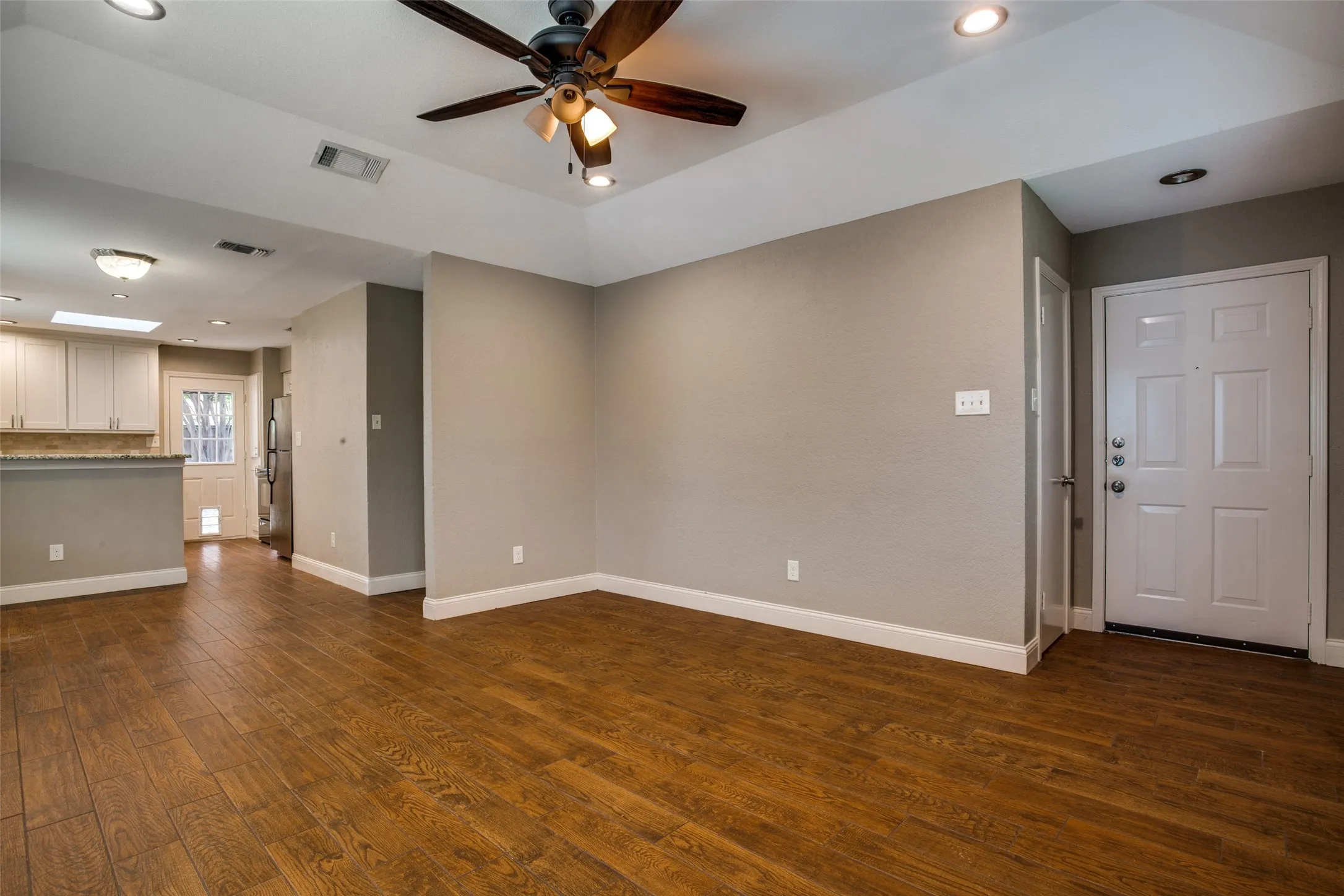 Single Family Residence For Sale in Tarrant County , 2917 Penny Lane, Euless, Texas 76039, 2 Bedroom, 1 Bathroom, Garage spaces, 990 Sqft, built in 1982, mls#21331021, Real Estate Agent in Euless, Homes For Sale in Tarrant county, Homes For Sale in Euless, Realtor in Euless Texas, Real Estate Brokerage Independent Realty Texas, Luminita Cordes Realtor