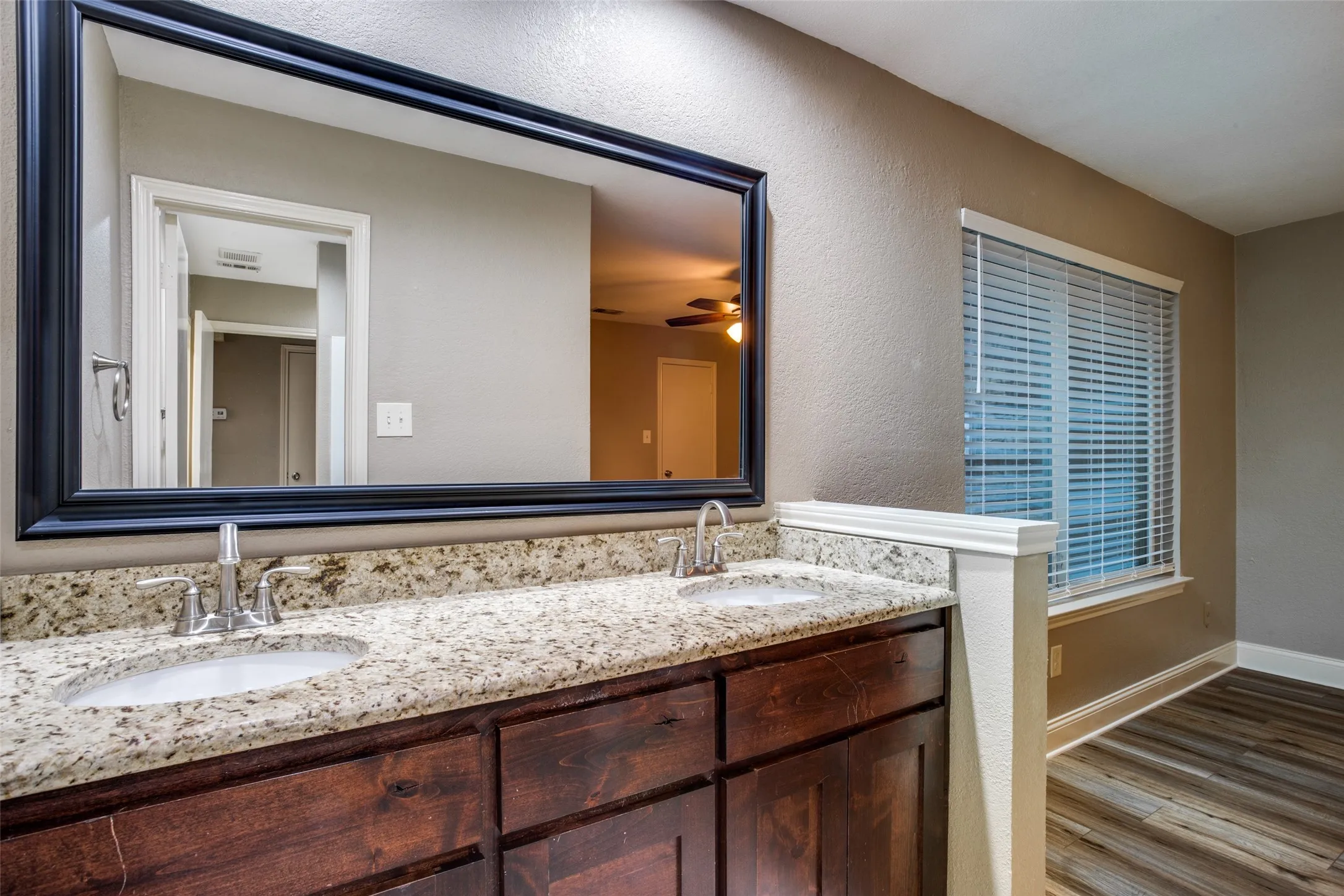 Single Family Residence For Sale in Tarrant County , 2917 Penny Lane, Euless, Texas 76039, 2 Bedroom, 1 Bathroom, Garage spaces, 990 Sqft, built in 1982, mls#21331021, Real Estate Agent in Euless, Homes For Sale in Tarrant county, Homes For Sale in Euless, Realtor in Euless Texas, Real Estate Brokerage Independent Realty Texas, Luminita Cordes Realtor