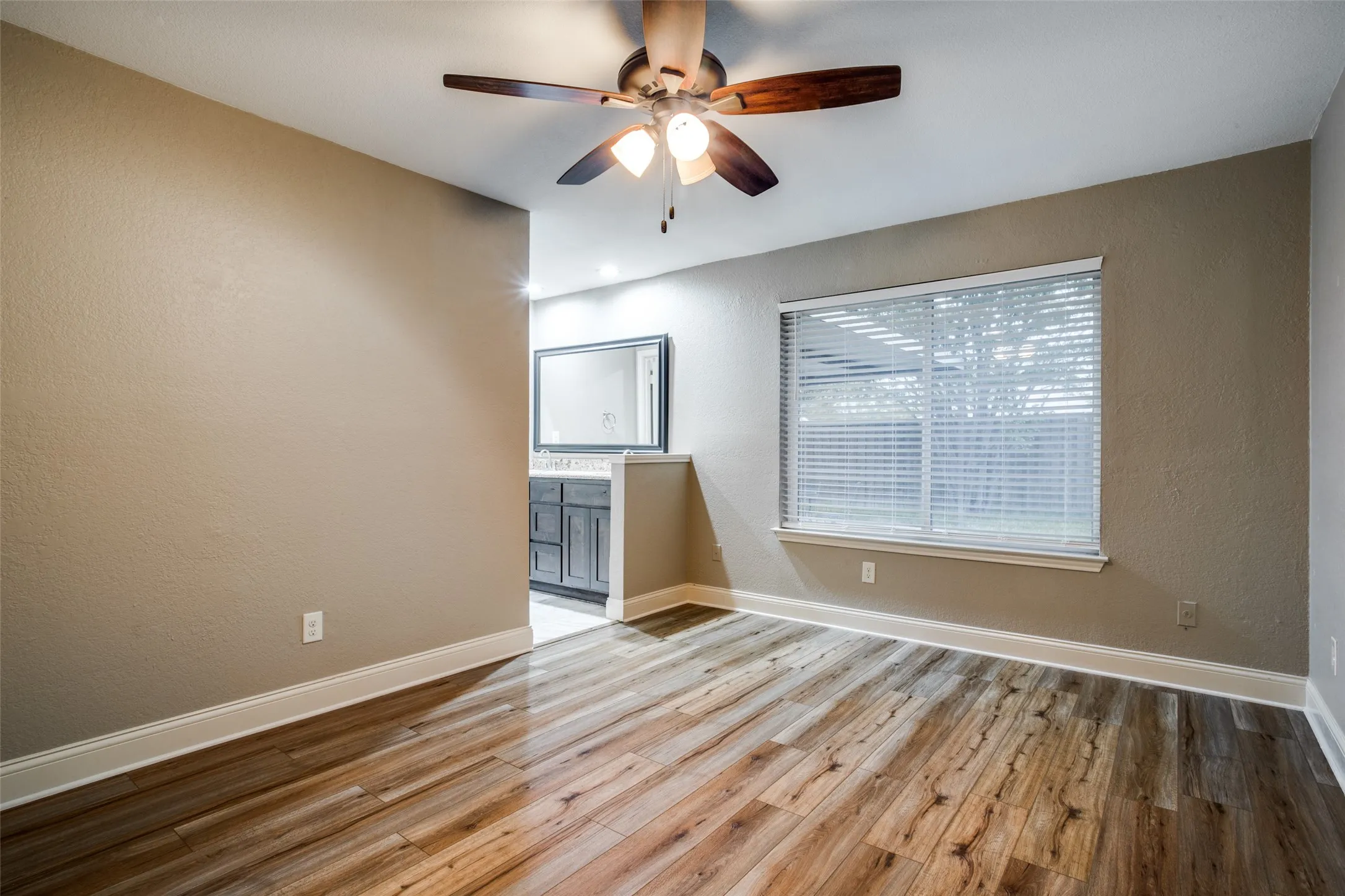 Single Family Residence For Sale in Tarrant County , 2917 Penny Lane, Euless, Texas 76039, 2 Bedroom, 1 Bathroom, Garage spaces, 990 Sqft, built in 1982, mls#21331021, Real Estate Agent in Euless, Homes For Sale in Tarrant county, Homes For Sale in Euless, Realtor in Euless Texas, Real Estate Brokerage Independent Realty Texas, Luminita Cordes Realtor