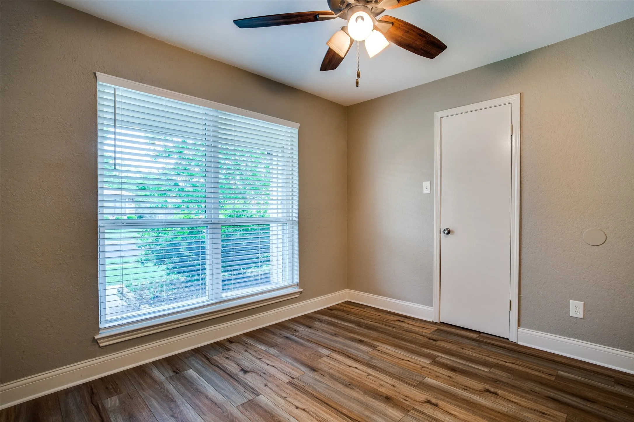 Single Family Residence For Sale in Tarrant County , 2917 Penny Lane, Euless, Texas 76039, 2 Bedroom, 1 Bathroom, Garage spaces, 990 Sqft, built in 1982, mls#21331021, Real Estate Agent in Euless, Homes For Sale in Tarrant county, Homes For Sale in Euless, Realtor in Euless Texas, Real Estate Brokerage Independent Realty Texas, Luminita Cordes Realtor