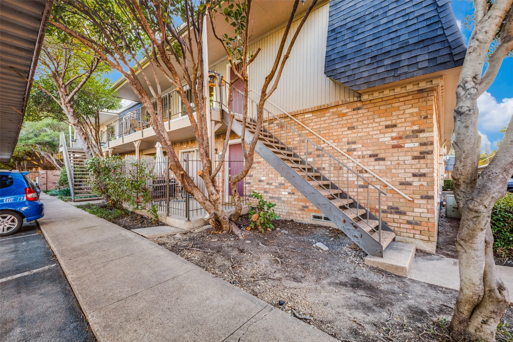 Condominium For Rent in Dallas County , 5325 Fleetwood Oaks Avenue 253, Dallas, Texas 75235, 2 Bedrooms, 2 Bathrooms, Garage spaces, 971 Sqft, built in 1964, Price $1,750, mls#21331856, Real Estate Agent in Dallas, Homes For Rent in Dallas county, Homes For Rent in Dallas, Realtor in Dallas Texas, Real Estate Brokerage Independent Realty Texas, Luminita Cordes Realtor
