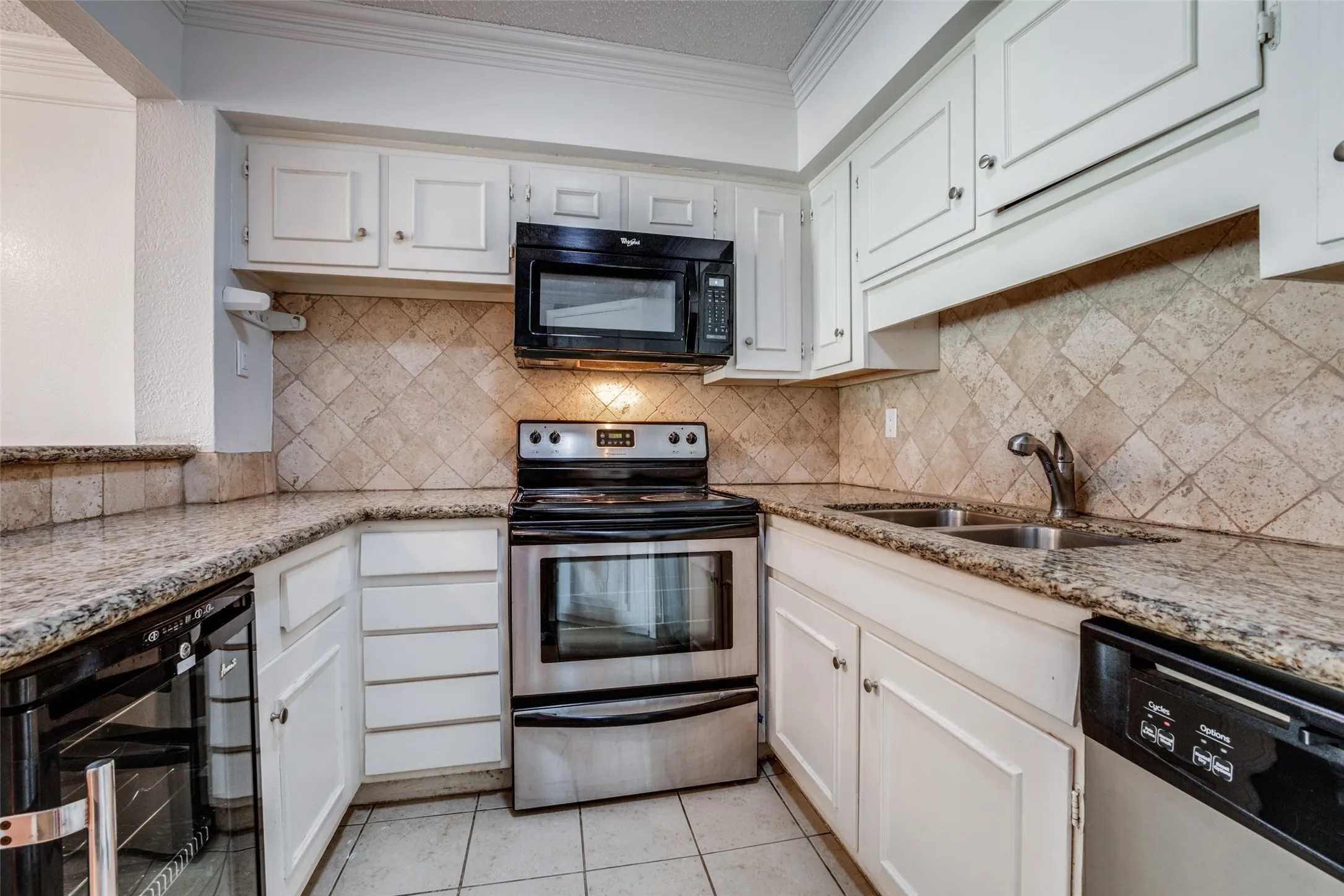 Condominium For Rent in Dallas County , 5325 Fleetwood Oaks Avenue 253, Dallas, Texas 75235, 2 Bedrooms, 2 Bathrooms, Garage spaces, 971 Sqft, built in 1964, Price $1,750, mls#21331856, Real Estate Agent in Dallas, Homes For Rent in Dallas county, Homes For Rent in Dallas, Realtor in Dallas Texas, Real Estate Brokerage Independent Realty Texas, Luminita Cordes Realtor