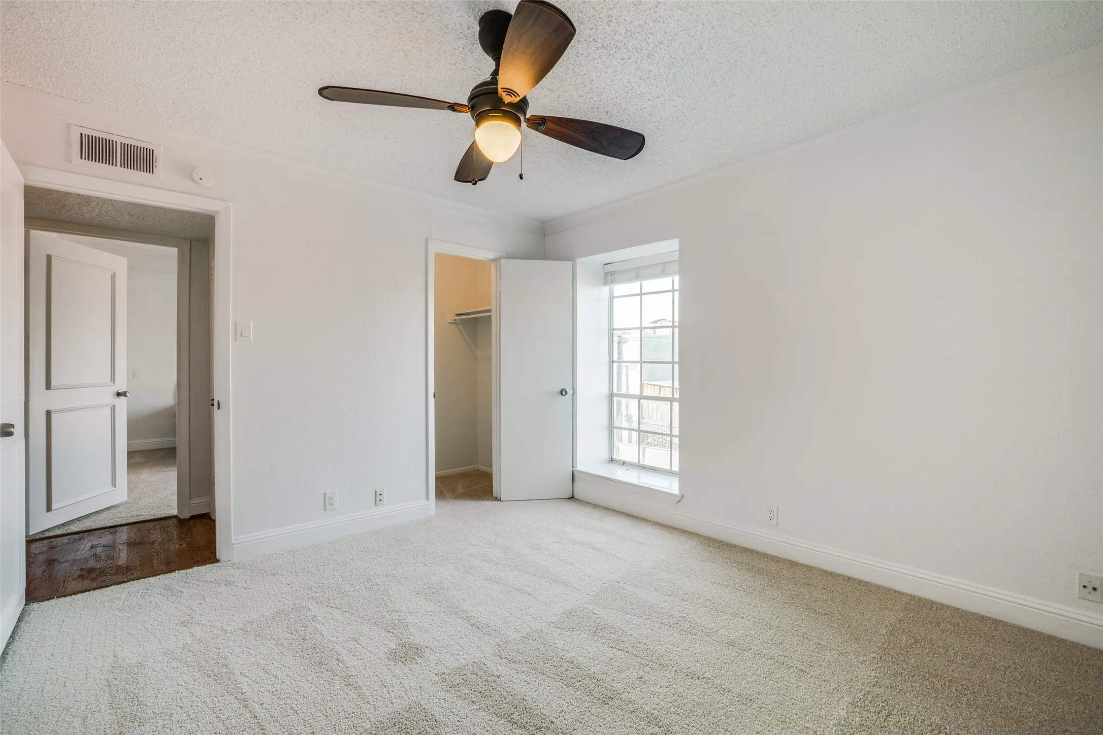 Condominium For Rent in Dallas County , 5325 Fleetwood Oaks Avenue 253, Dallas, Texas 75235, 2 Bedrooms, 2 Bathrooms, Garage spaces, 971 Sqft, built in 1964, Price $1,750, mls#21331856, Real Estate Agent in Dallas, Homes For Rent in Dallas county, Homes For Rent in Dallas, Realtor in Dallas Texas, Real Estate Brokerage Independent Realty Texas, Luminita Cordes Realtor